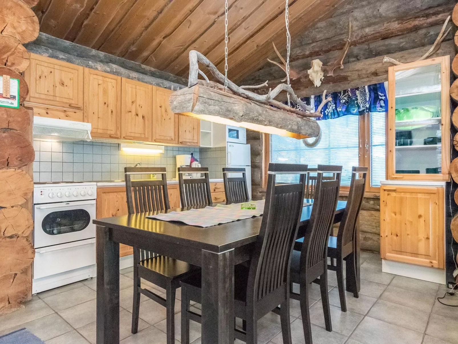 Pihlakieppi 1-Inside