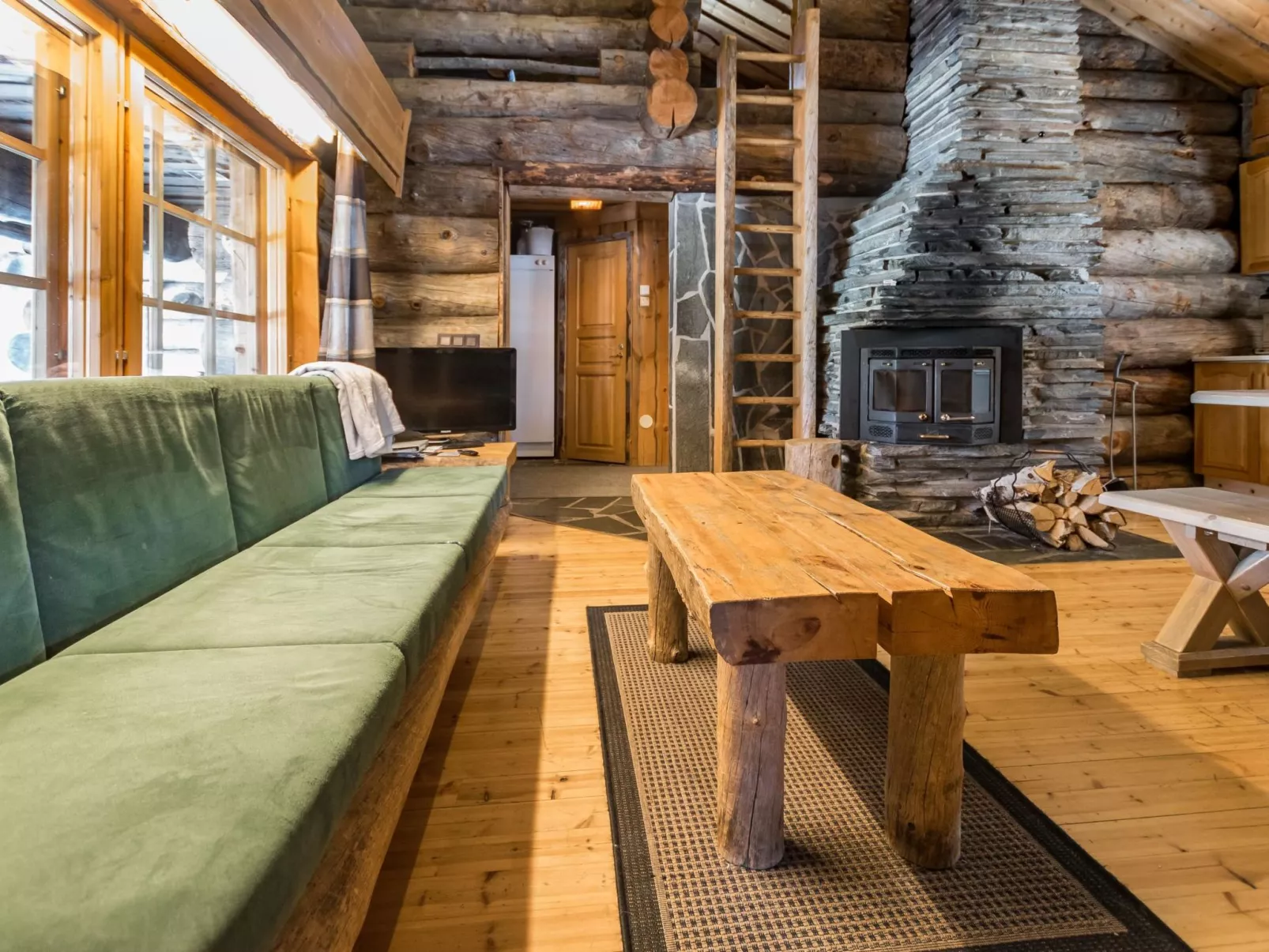 Seitsemän savua 3-Drinnen