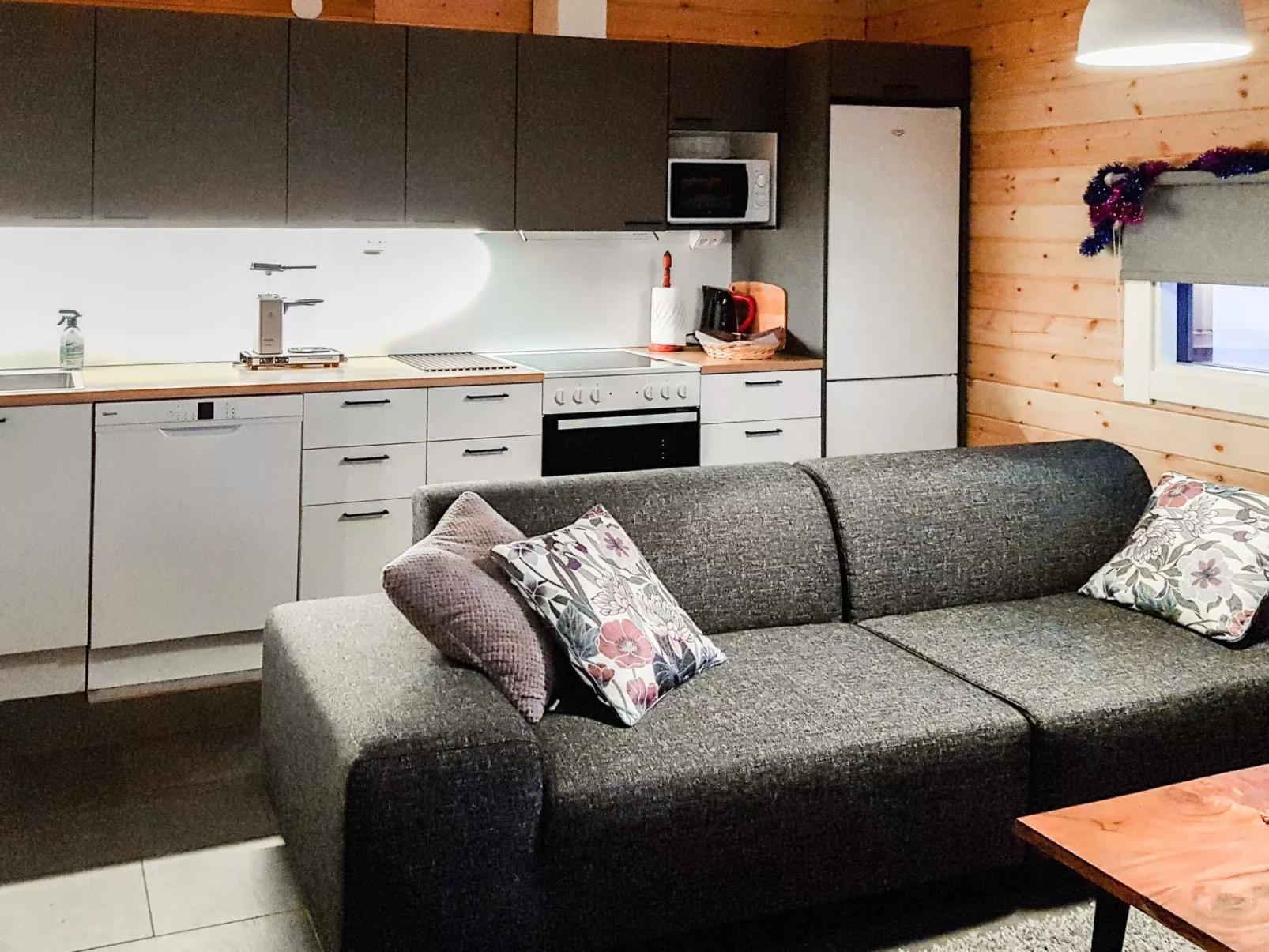 Lomamaja rukaranta-Dedans