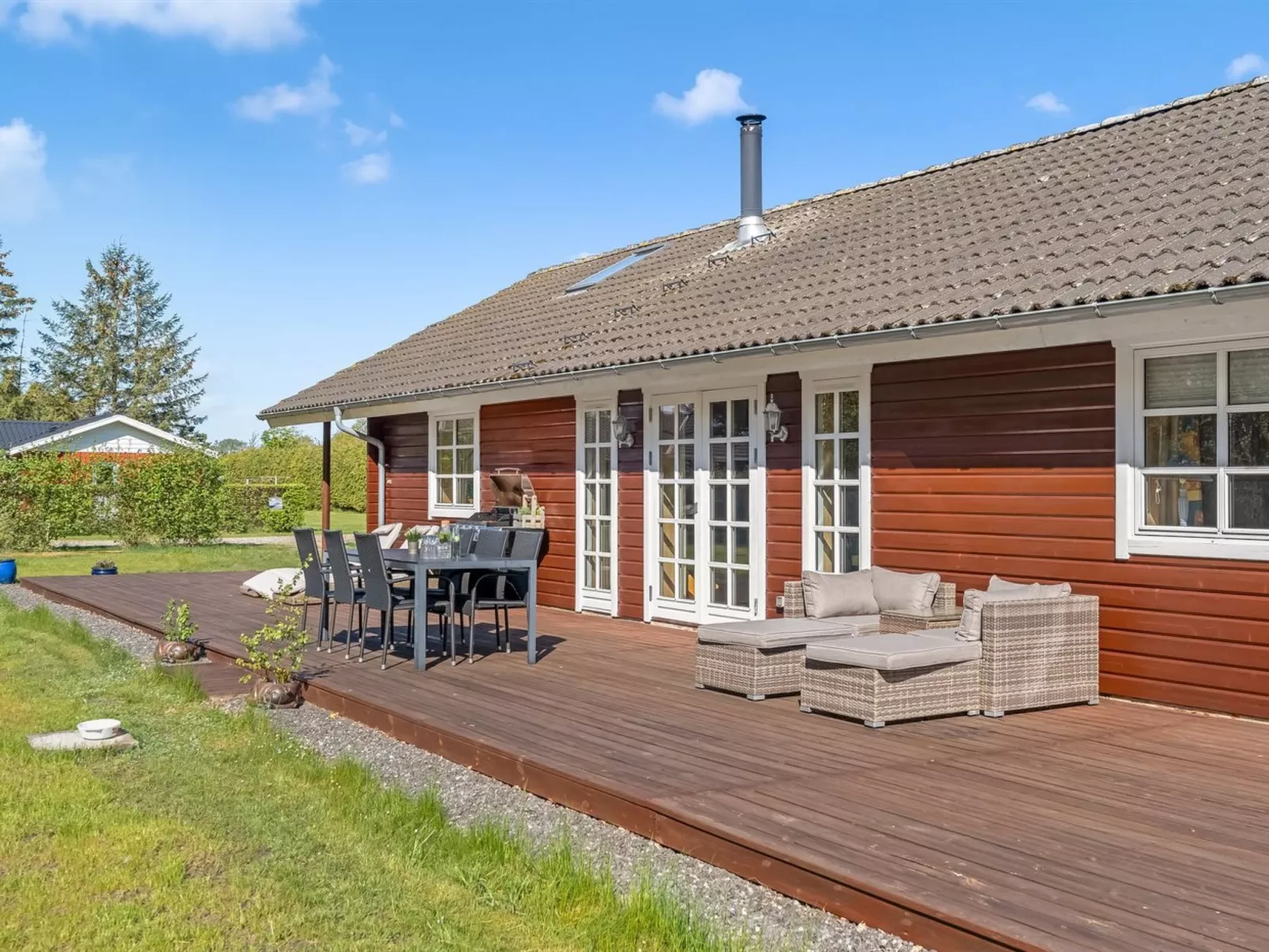 "Elsabet" - 600m to the fjord-Outside