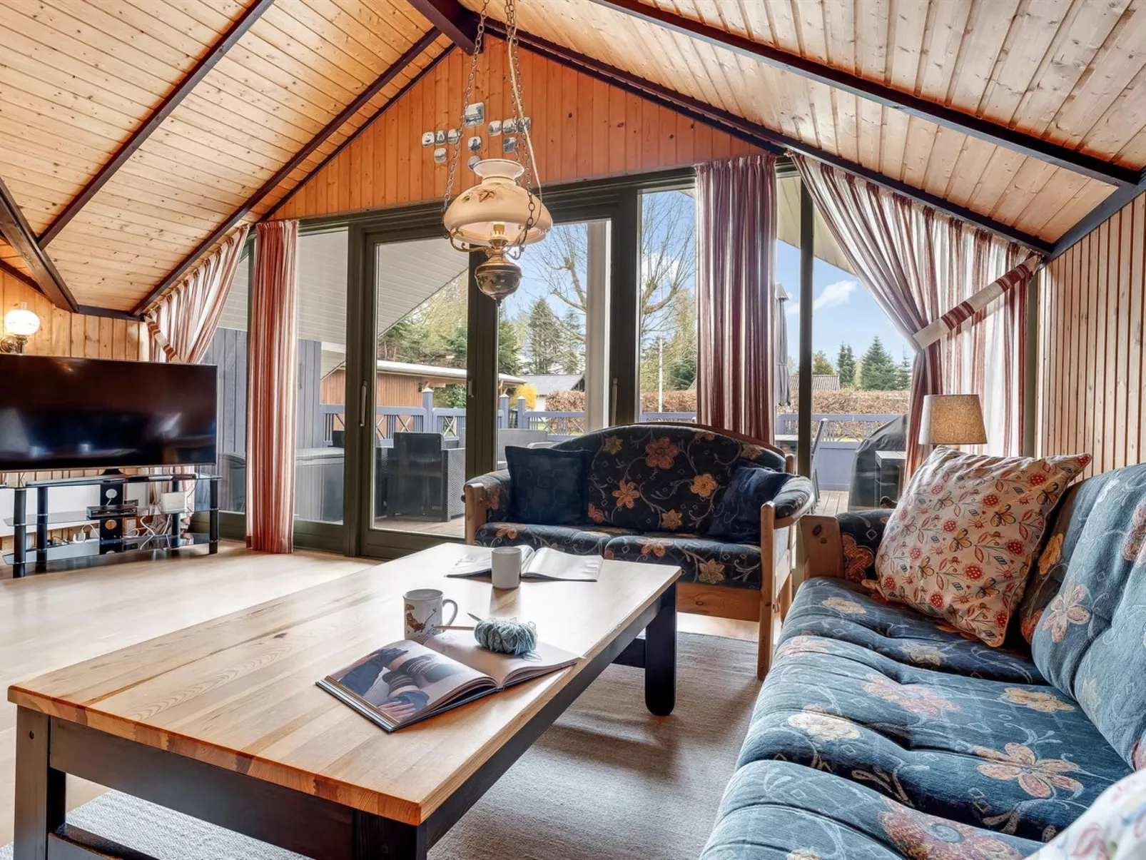 "Ovine" - 900m from the sea-Dedans