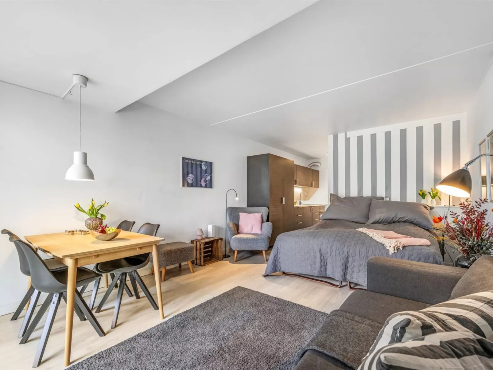 "Epiphania" - 130m from the sea-Inside