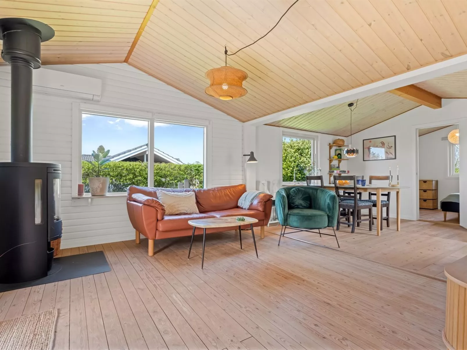 "Oona" - 700m from the sea-Inside