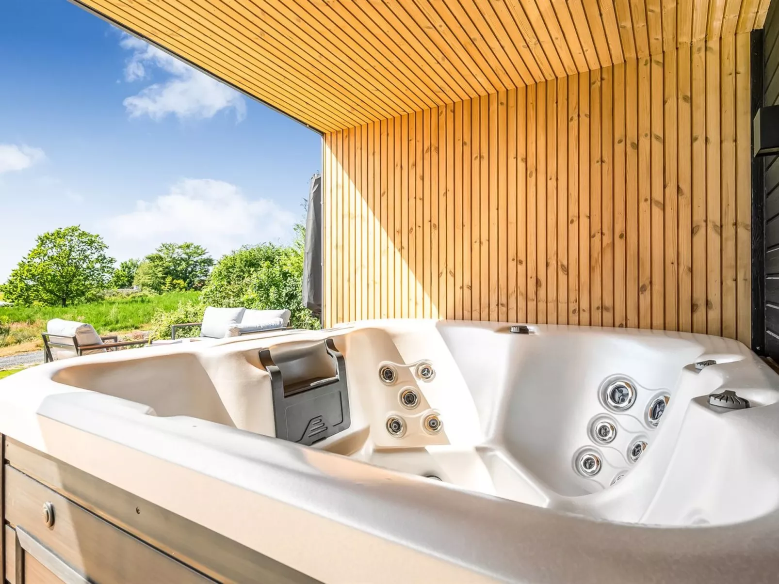 "Arjuna" - 750m from the sea-Inside