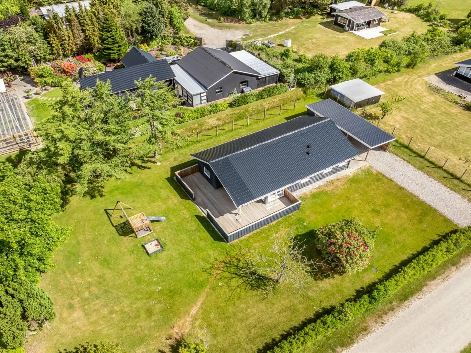 "Ebertine" - 740m to the fjord-Outside