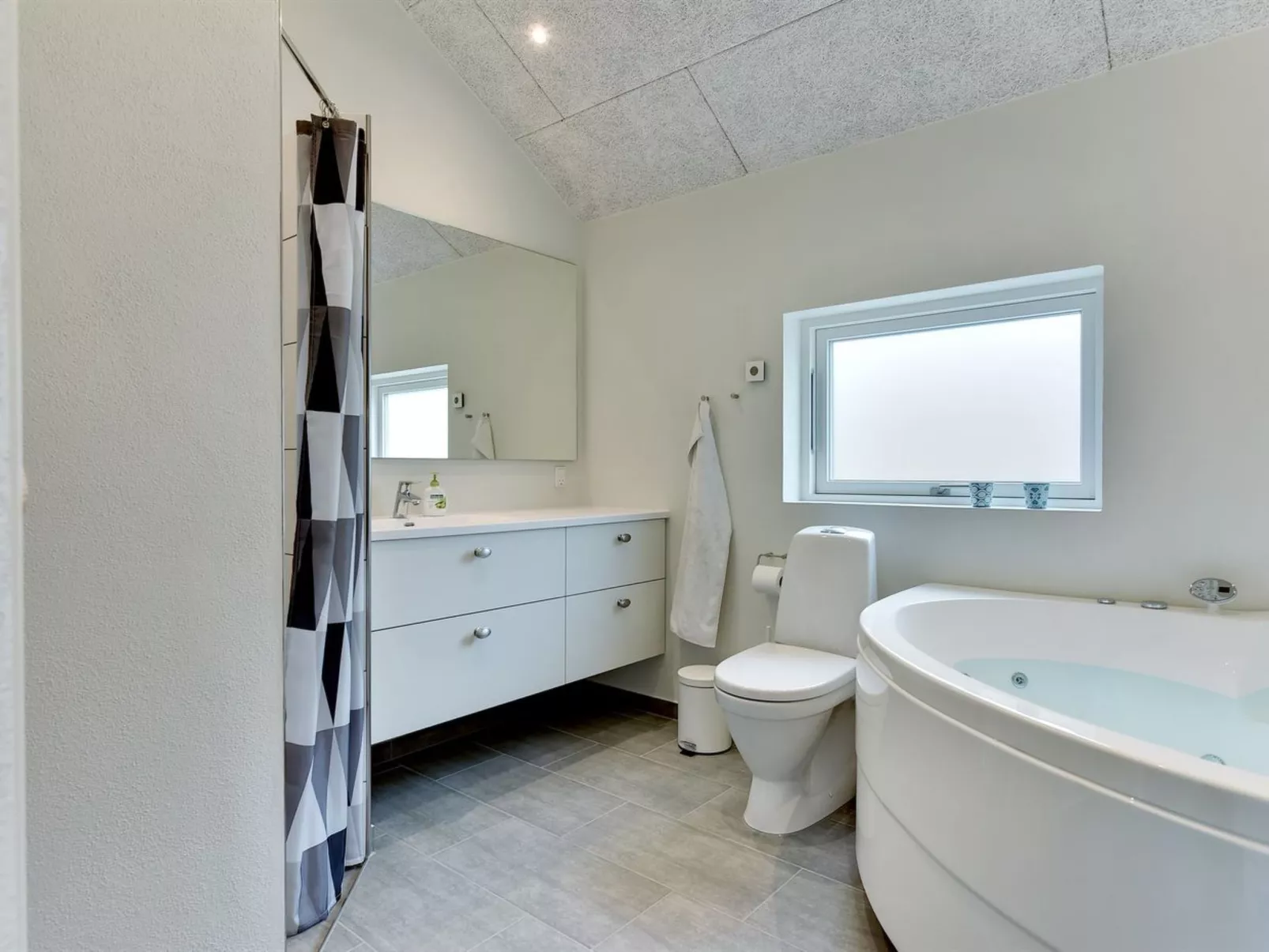 "Hwithoveth" - 1.4km from the sea-Dedans