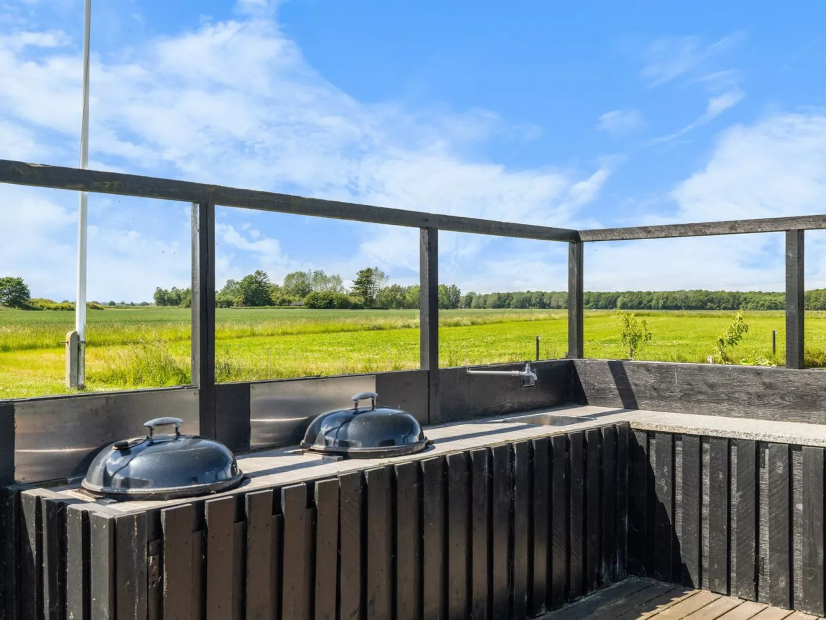 "Ung" - 460m from the sea-Outside