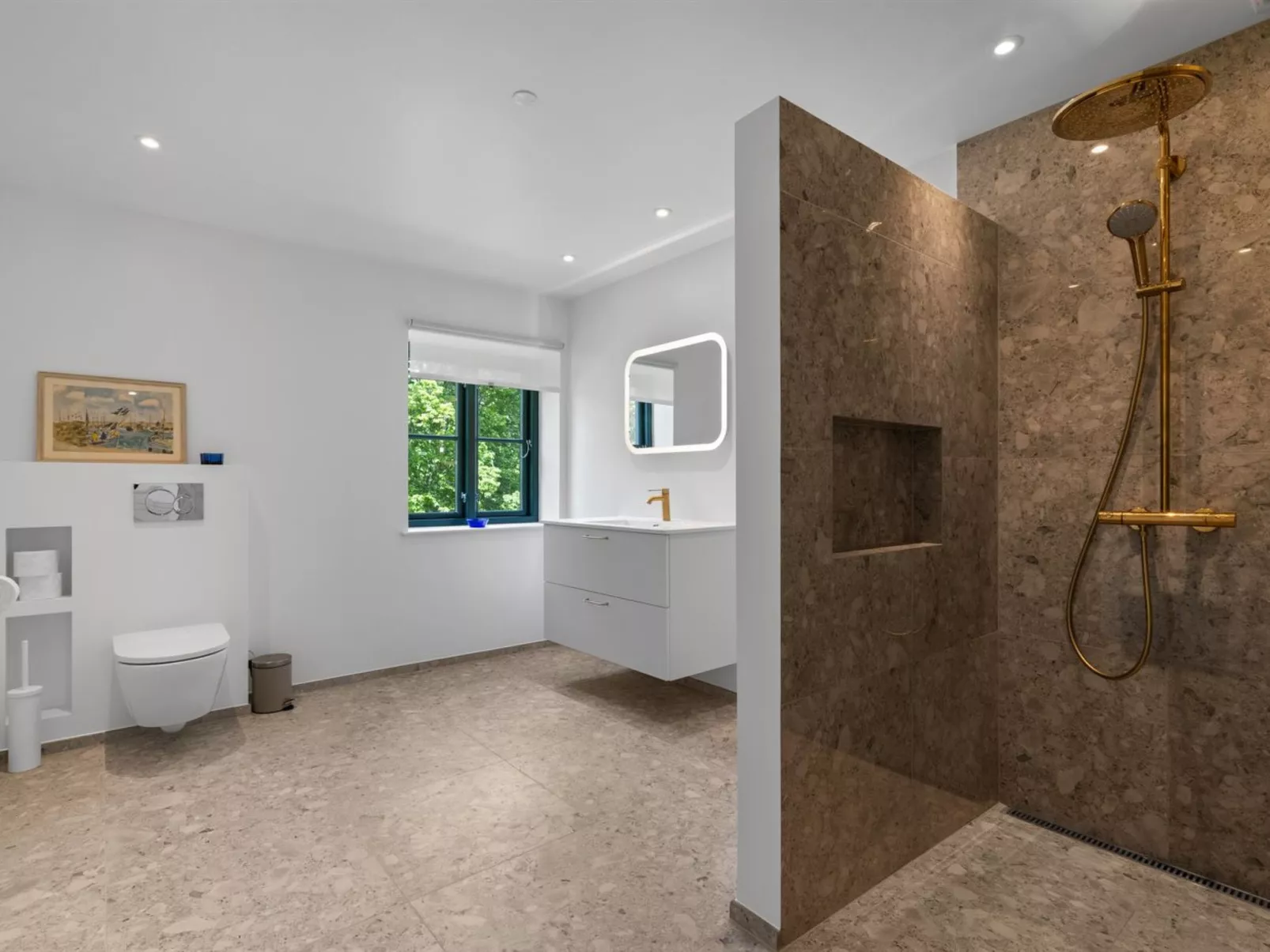 "Brun" - 1.5km from the sea-Inside