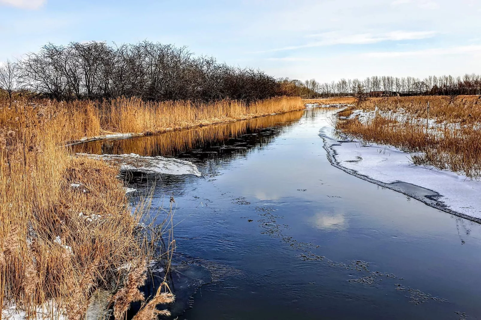 4 star holiday home in-Water view