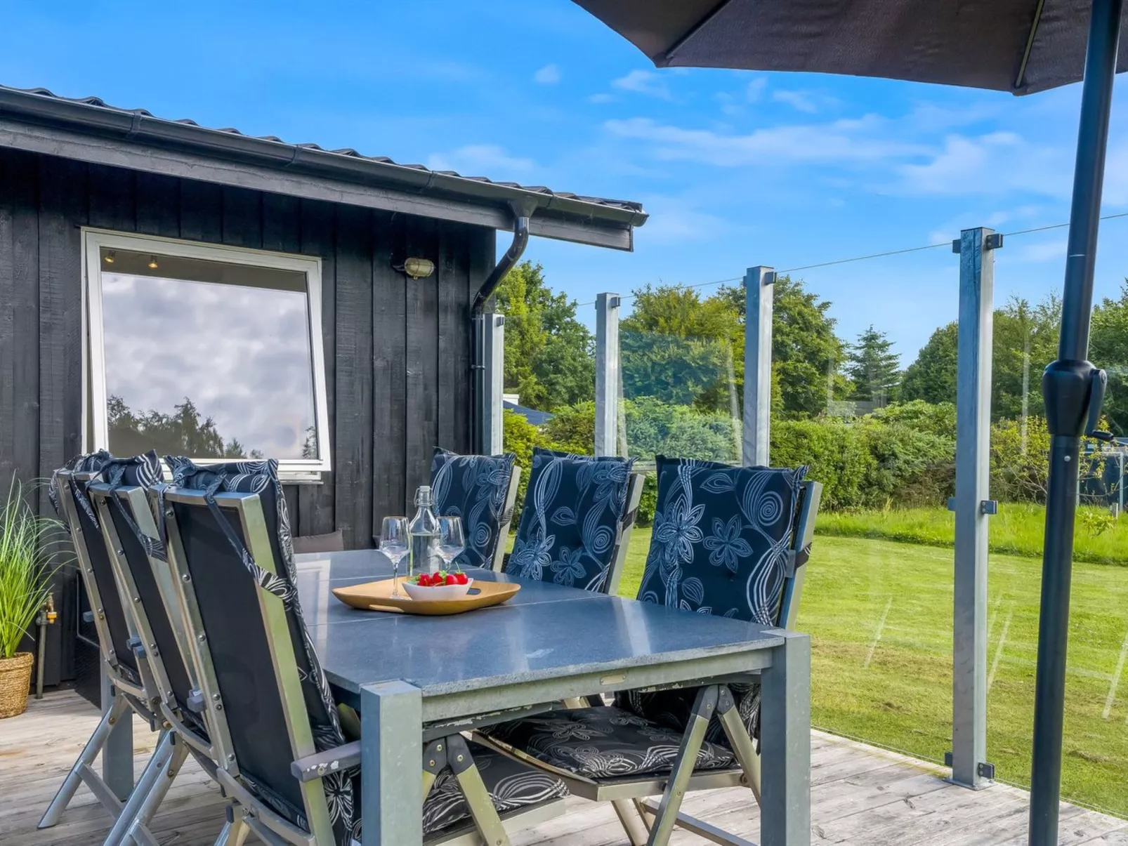 "Elske" -  from the sea-Outside