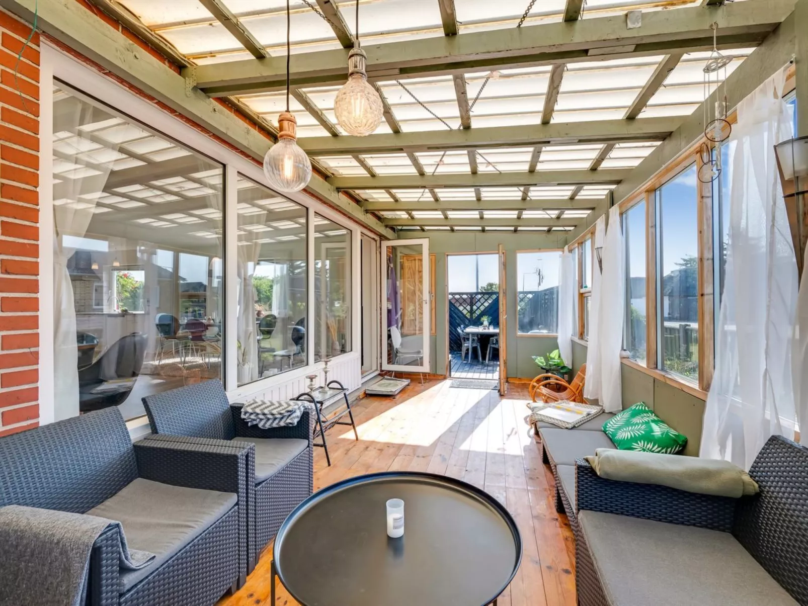 "Svein" - 500m to the fjord-Drinnen