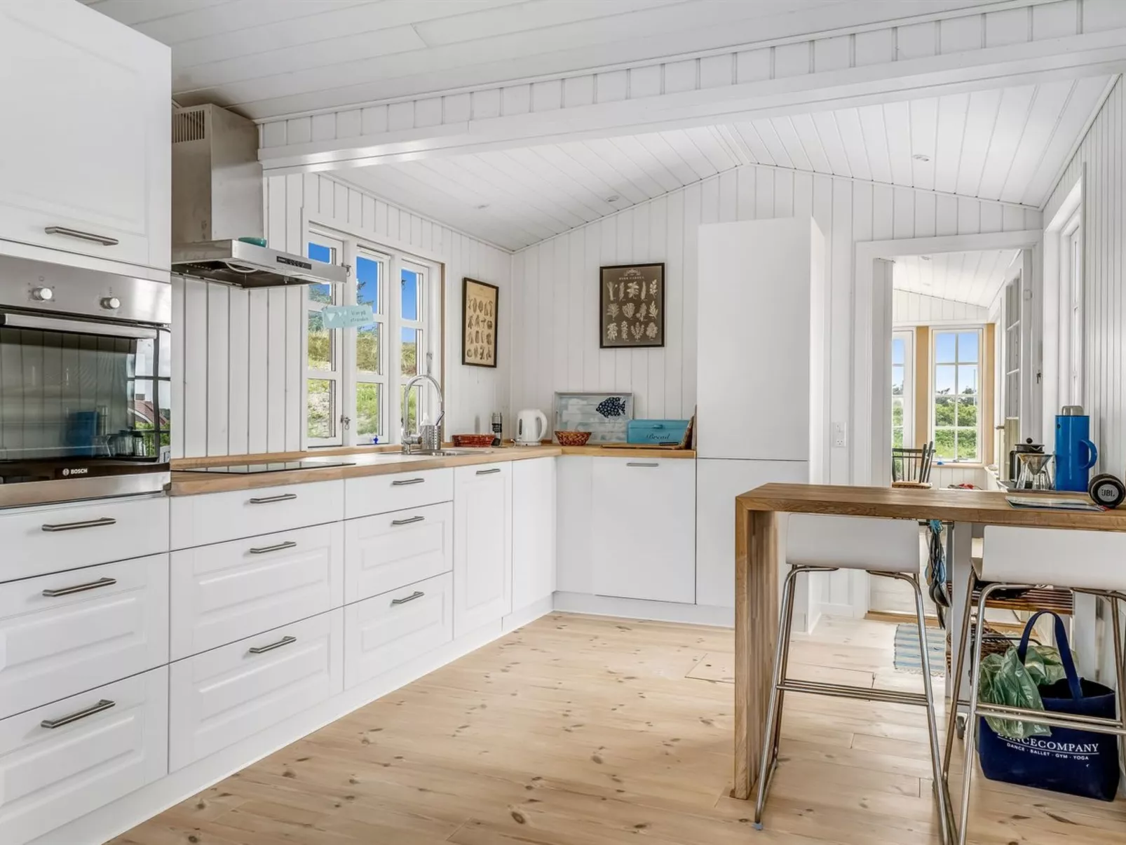 "Thine" - 250m from the sea-Dedans