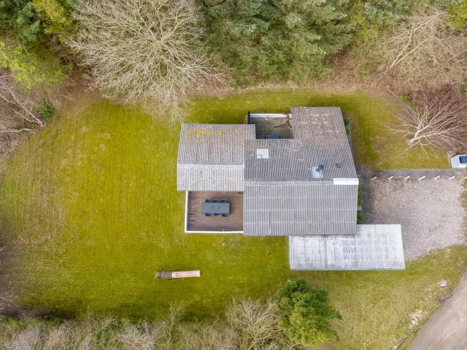 "Iris" - 200m to the fjord-Outside