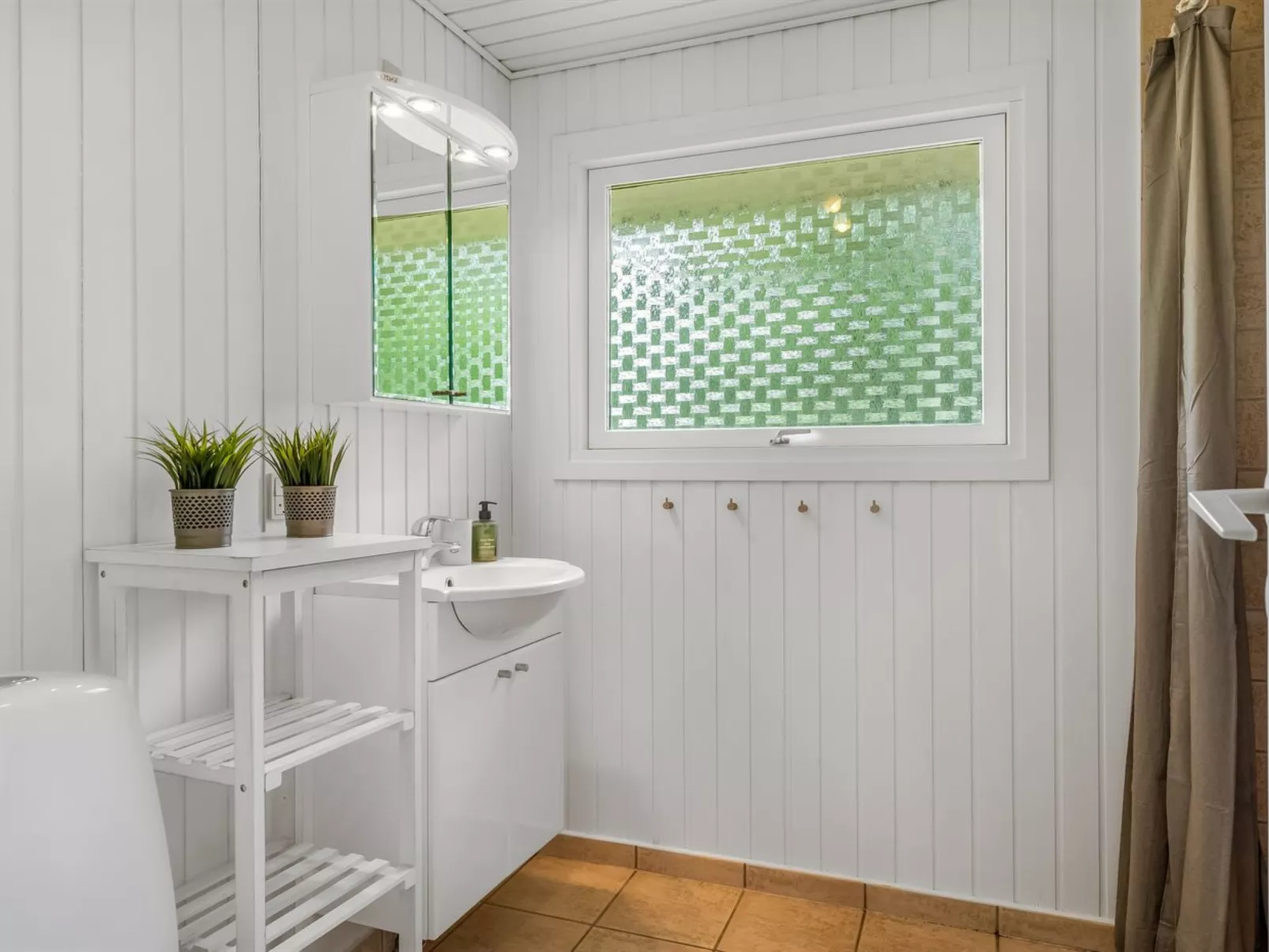 "Ivar" -  from the sea-Drinnen