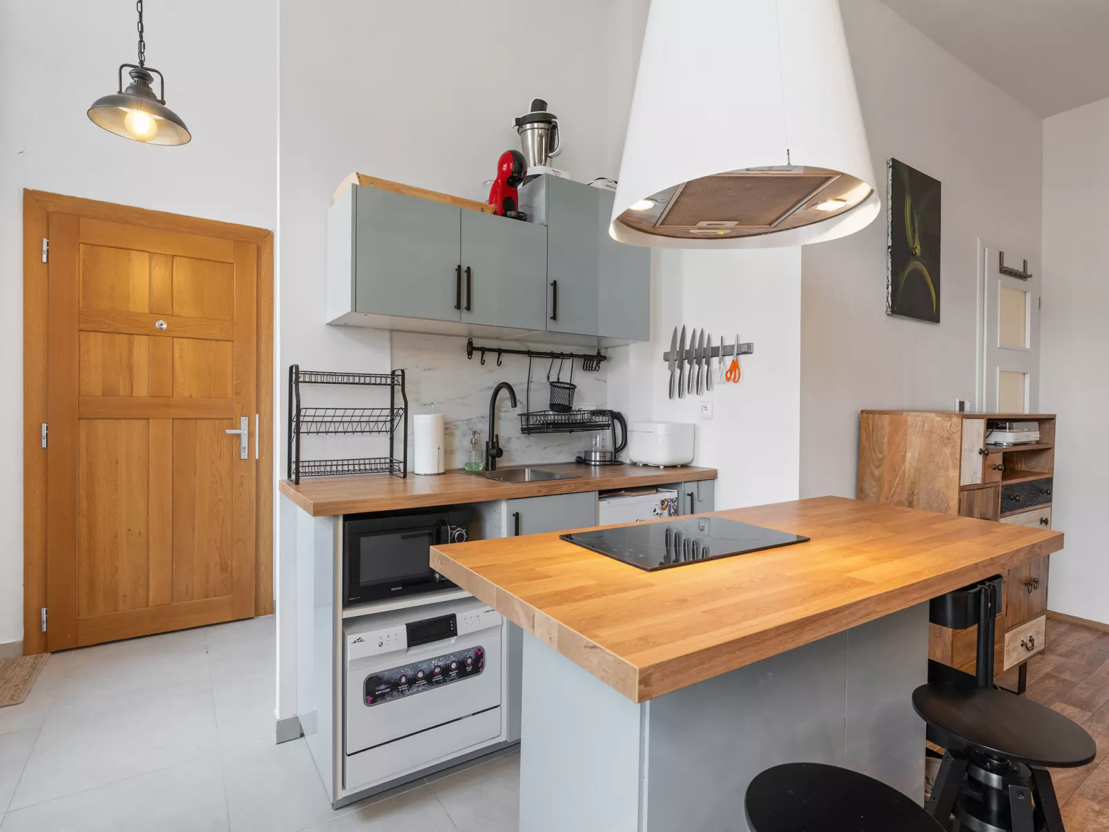 Art District Nook-Inside