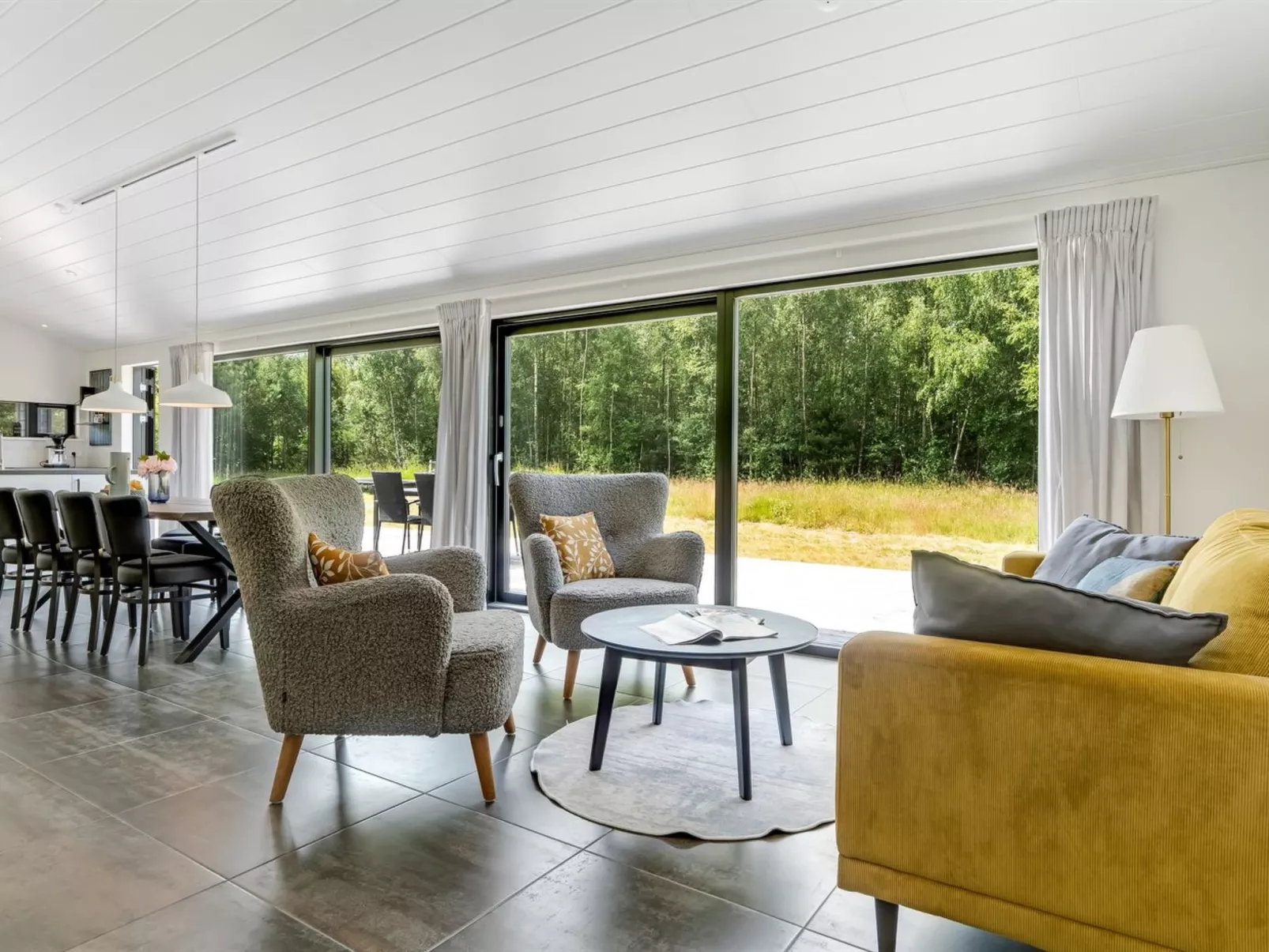 "Sighvat" - 300m from the sea-Drinnen