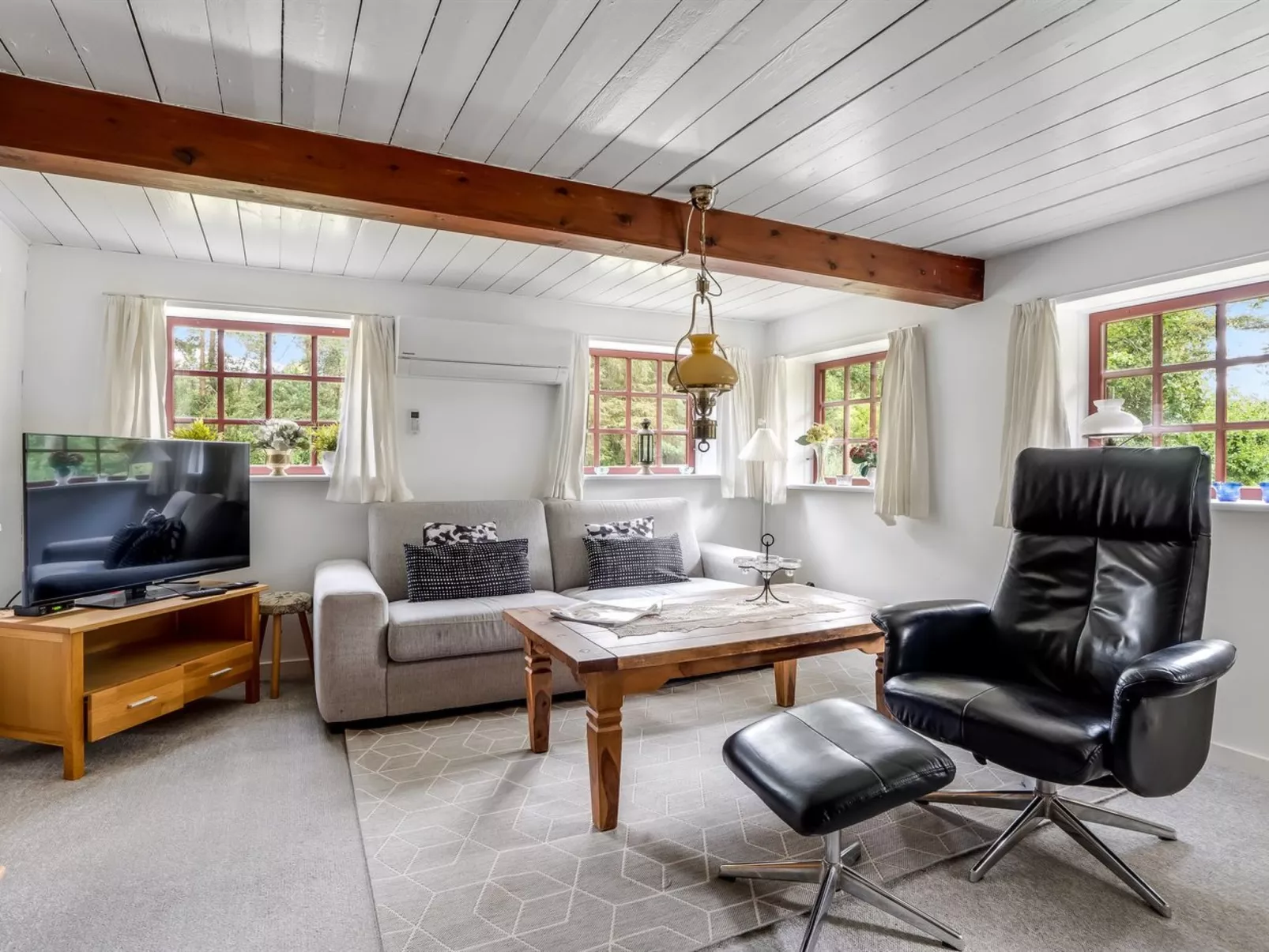 "Hoat" - 1.7km from the sea-Inside