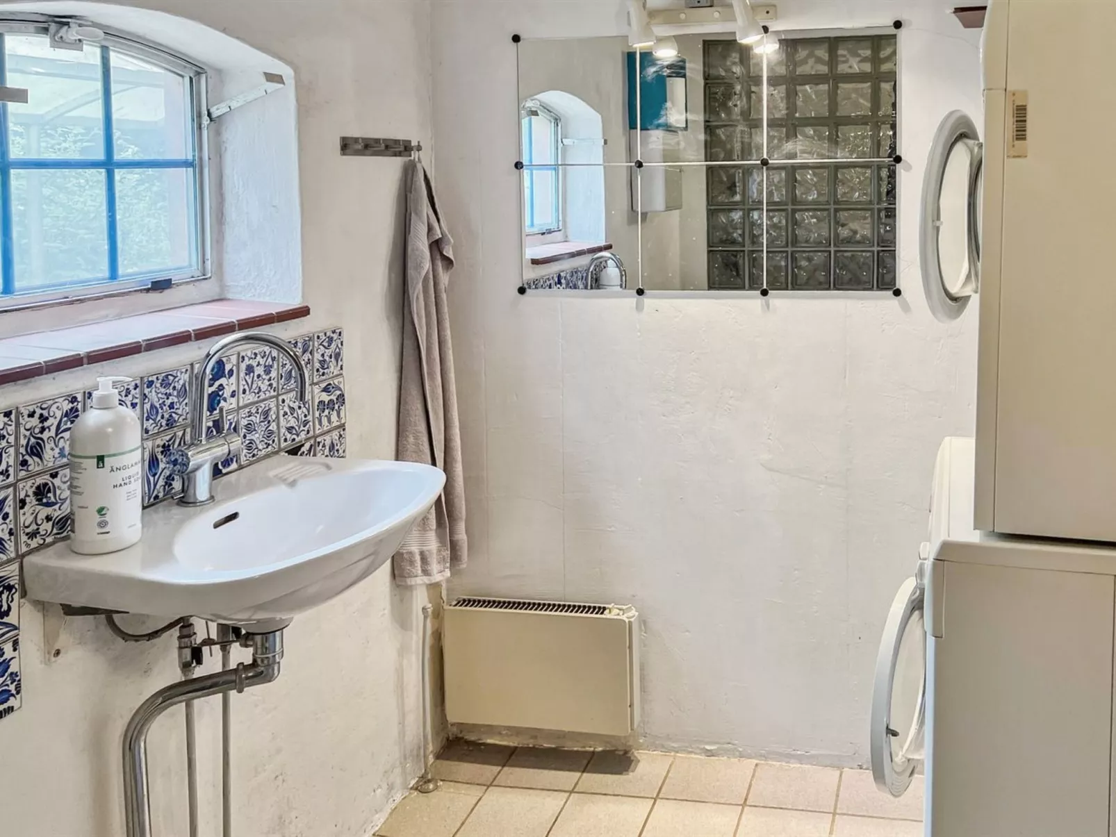 "Virpi" - 8km from the sea-Inside