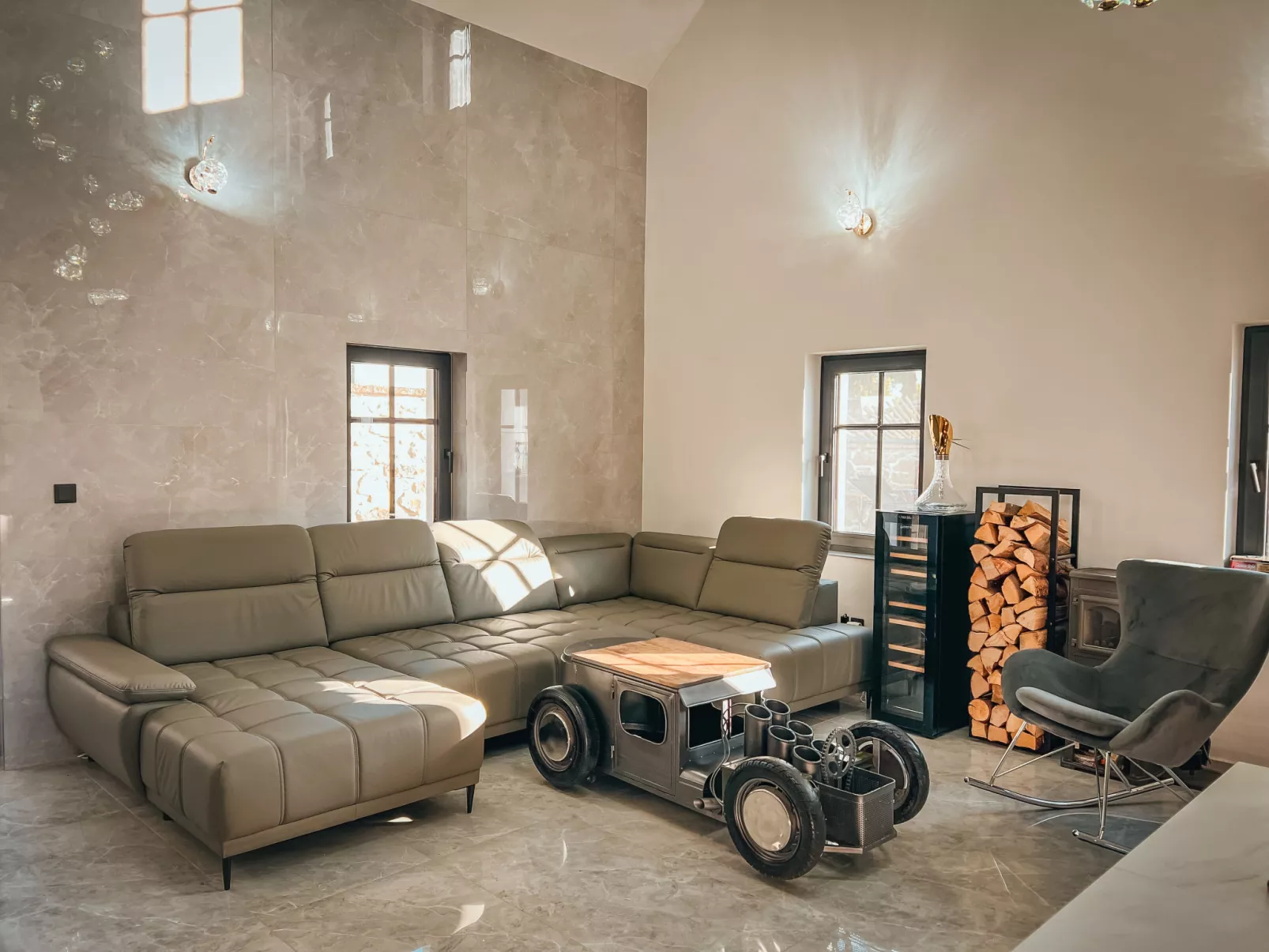 Party & Friends Villa-Drinnen