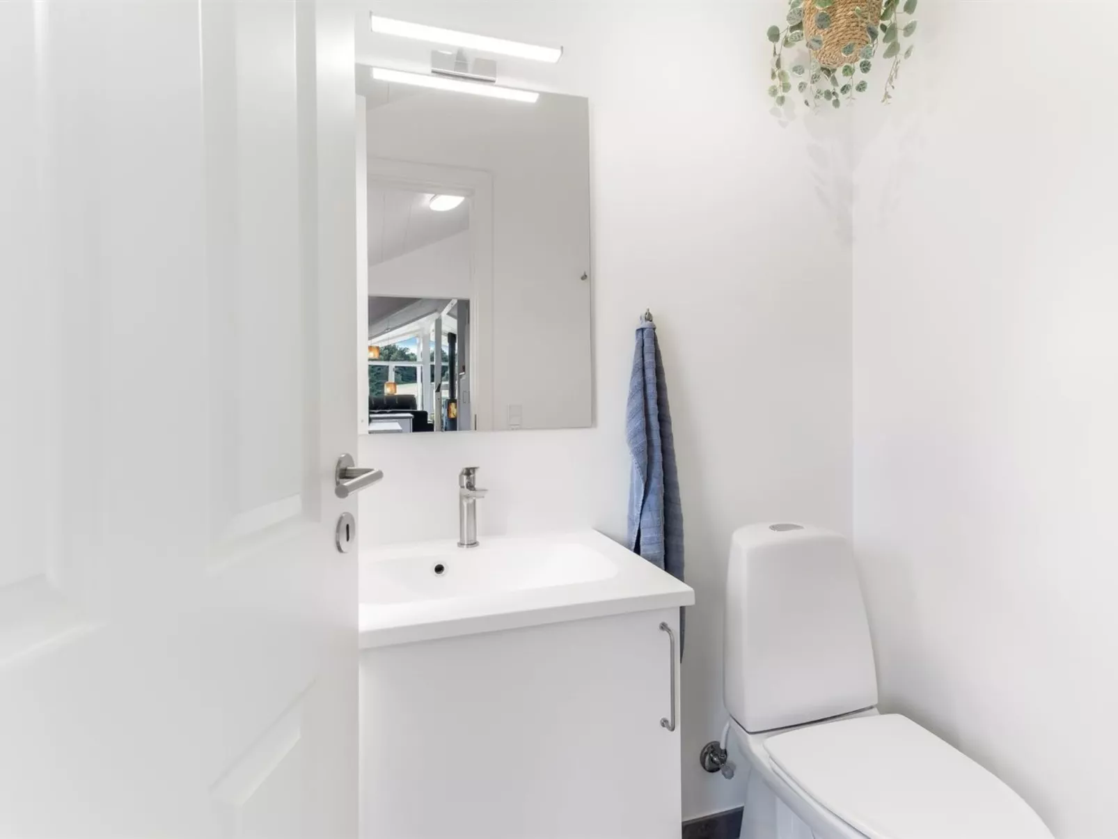 "Eisa" - 75m from the sea-Inside