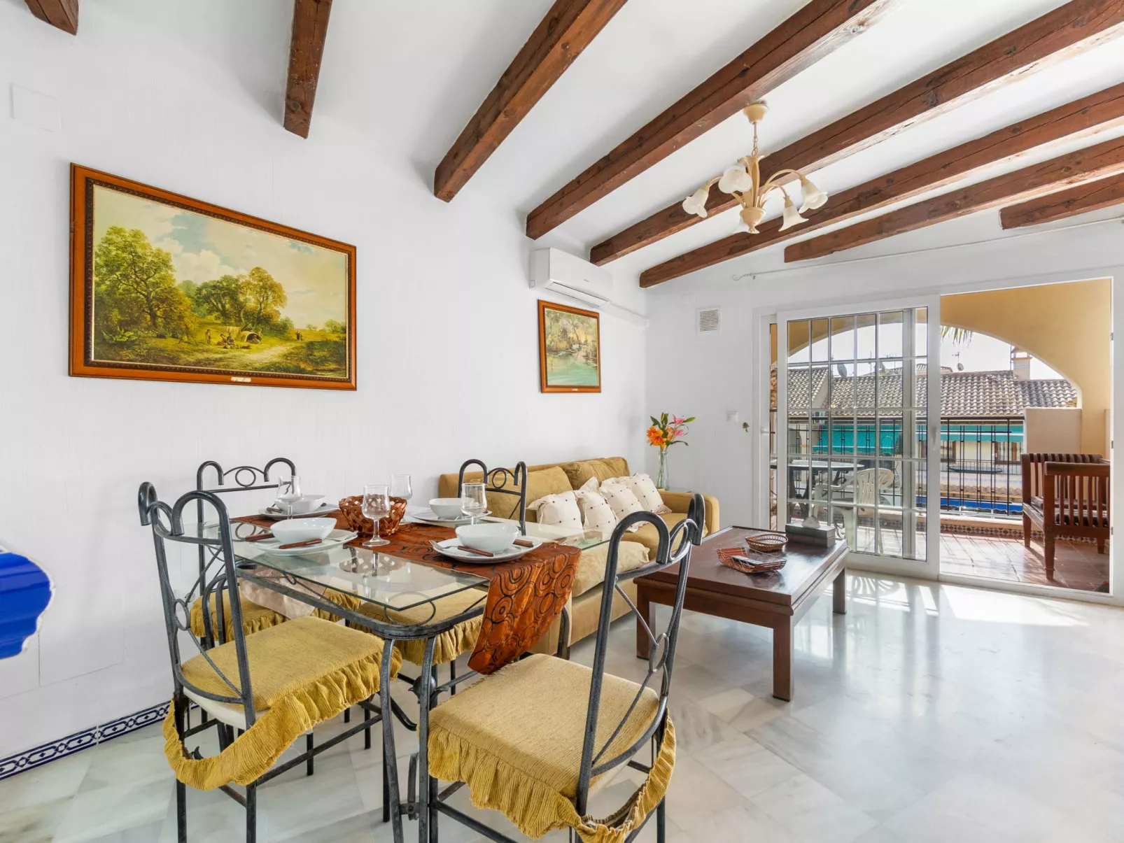 Aldea del Mar-Dedans