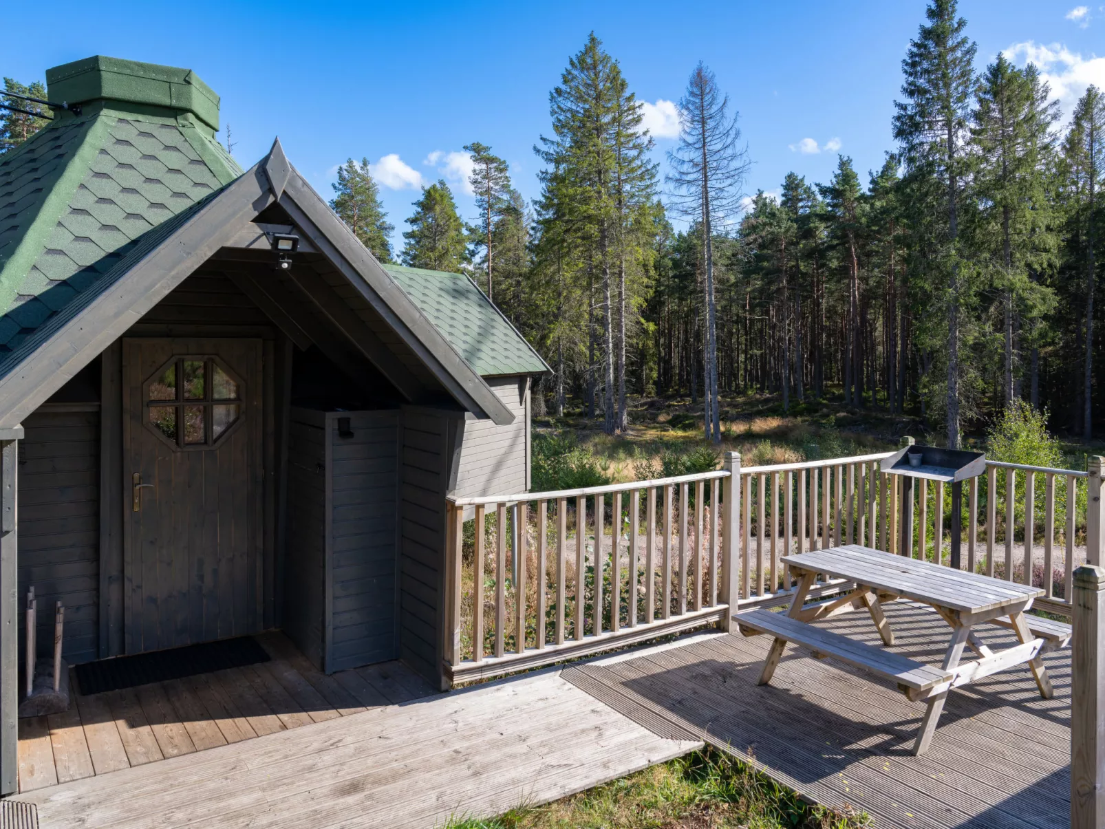 Ghillie’s Bothy-Outside