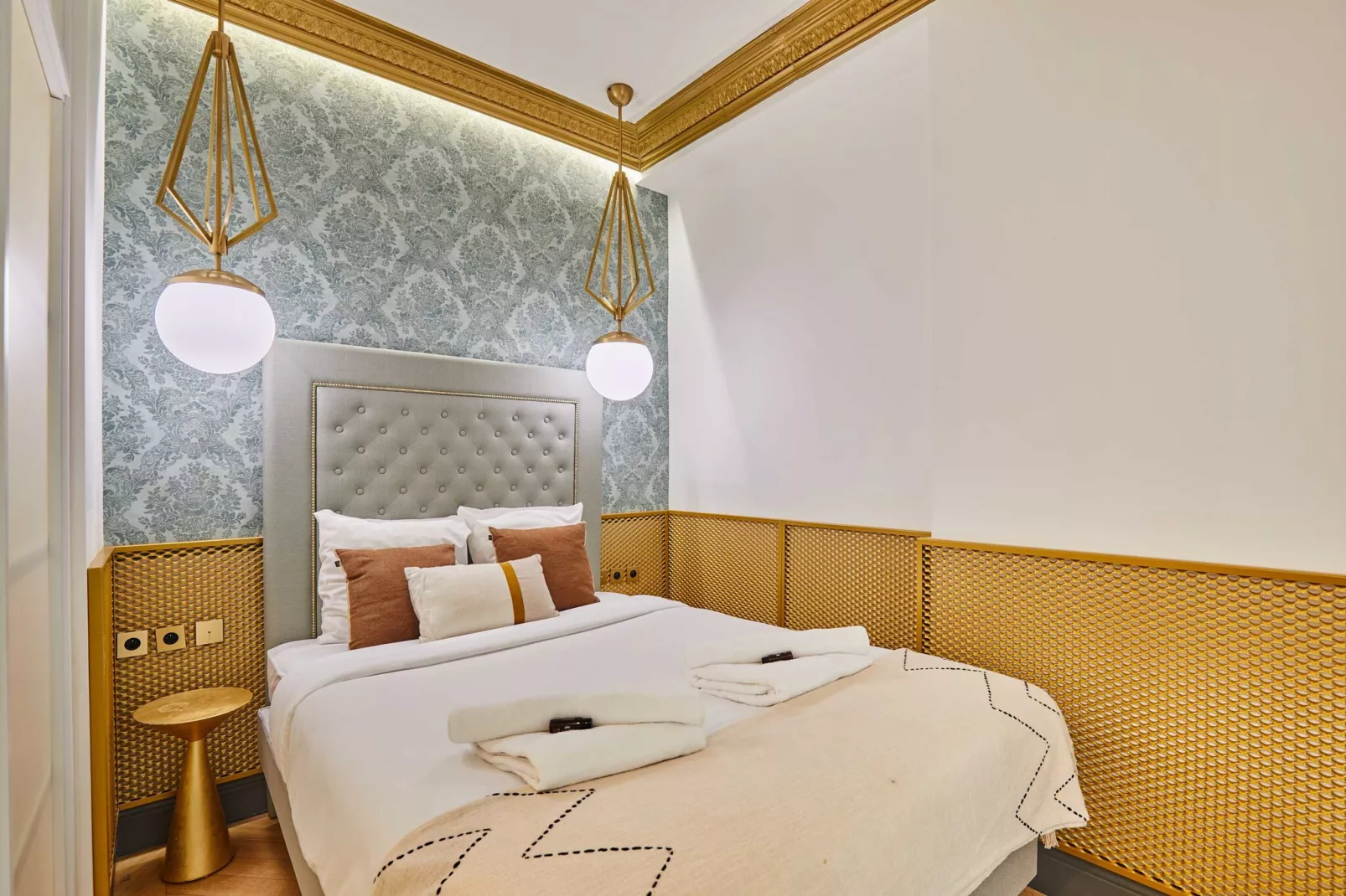 COLISEE C-Image-tags.