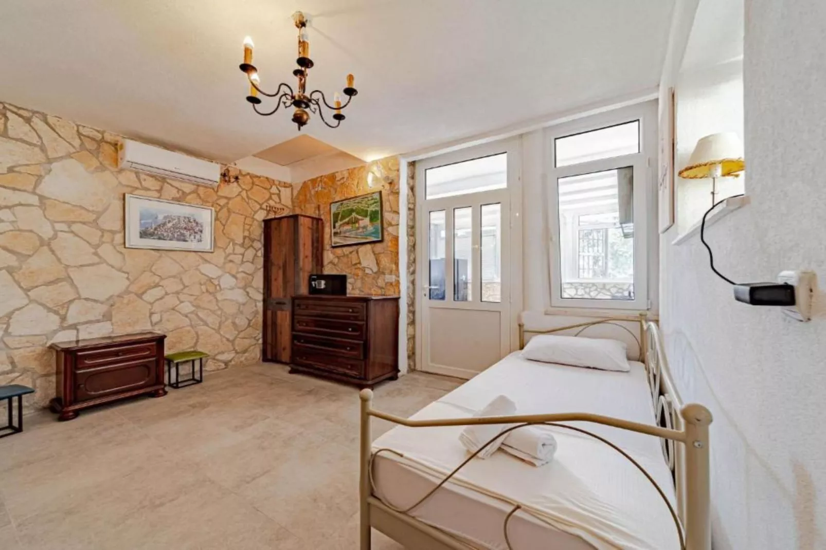 Natur Olive House Ston-Bedroom