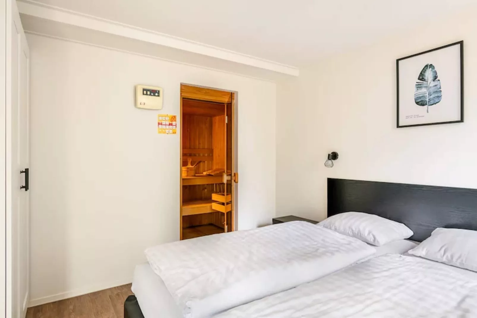 Vakantiepark de Berkenhorst 17-Bedroom