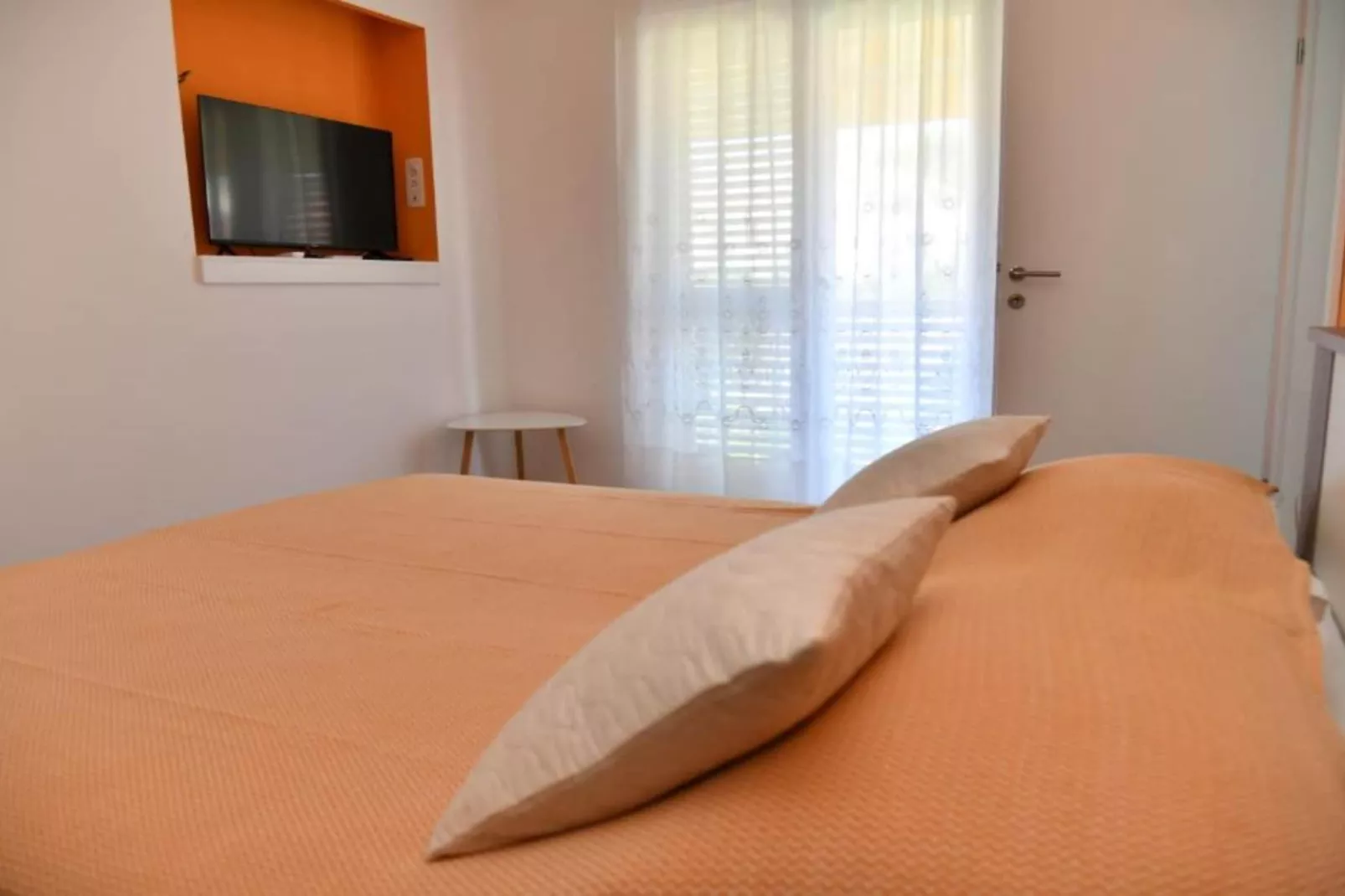 One Bedroom Apartment with Terrace and Garden View-Chambre