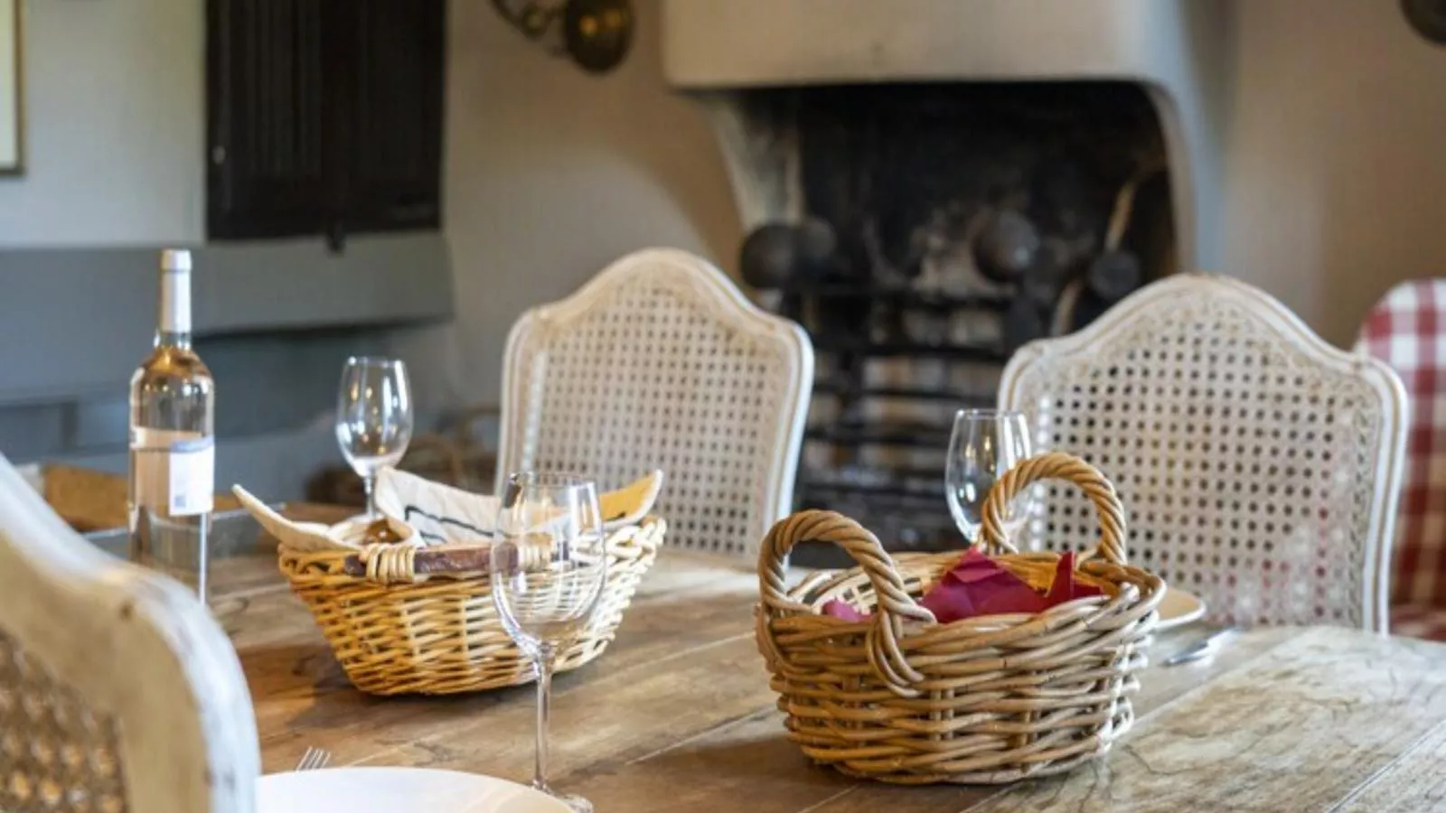 Grenadiers-Dining room