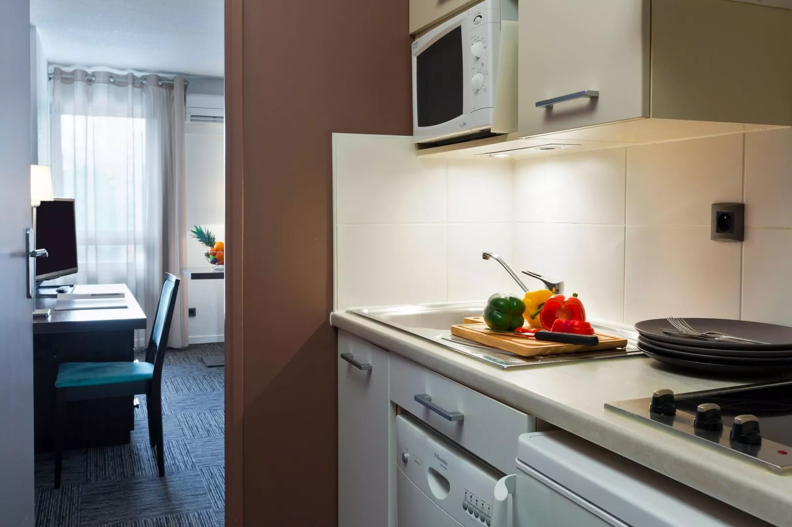 Comfort Studio park/pool view - LA RESERVE-Cuisine