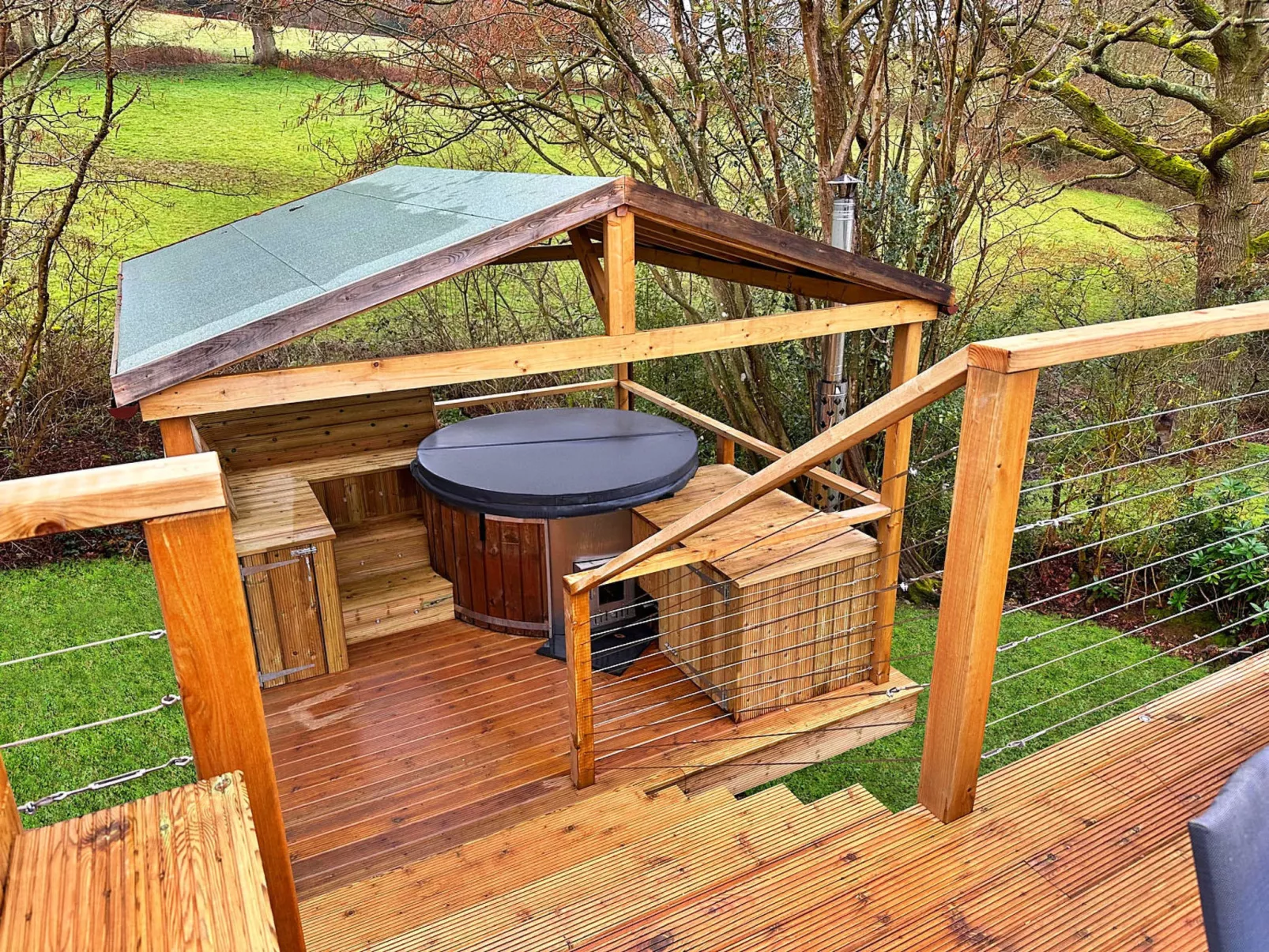 Ashdown Luxury Dome-Draußen