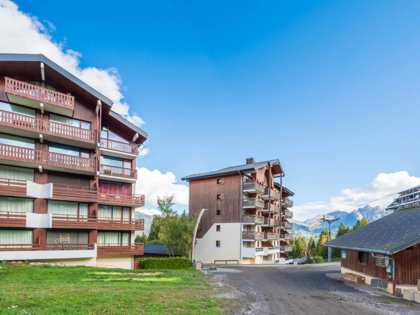 Les Eterlous-Outside