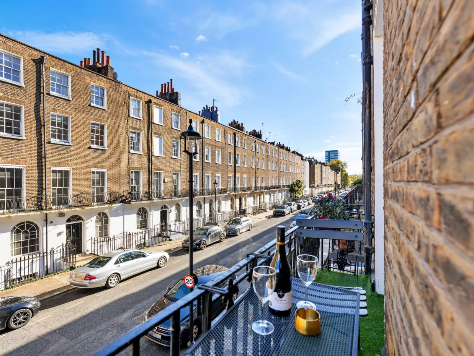 The Marylebone Marilyn-Outside