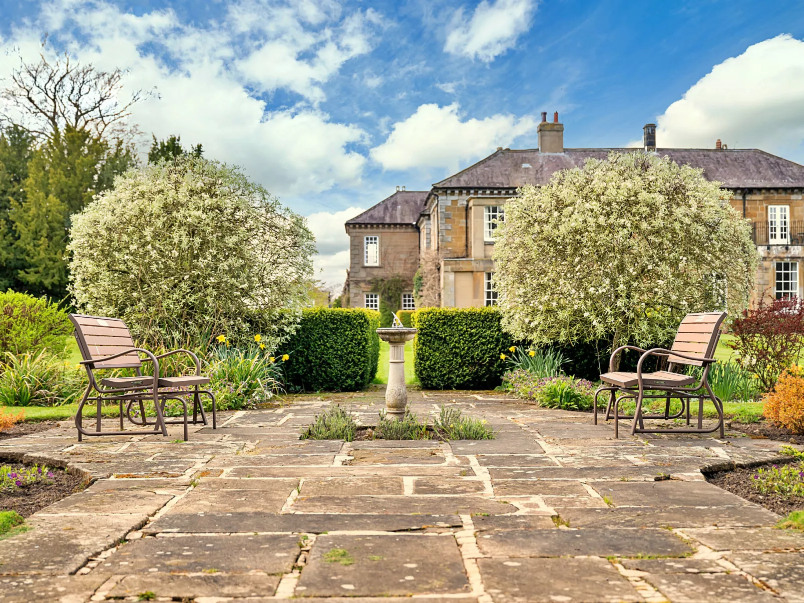 Roulston Hall Apt-Outside