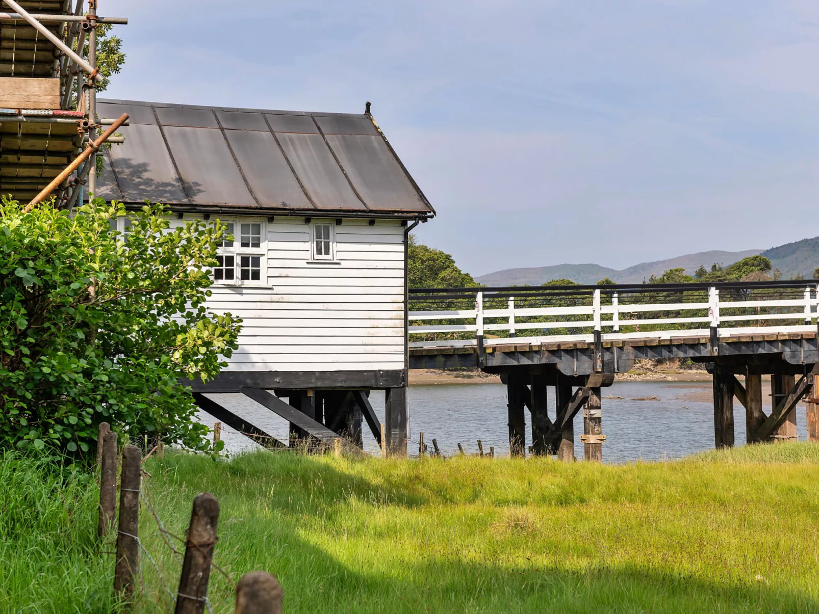 Toll Bridge Cottage-Dehors