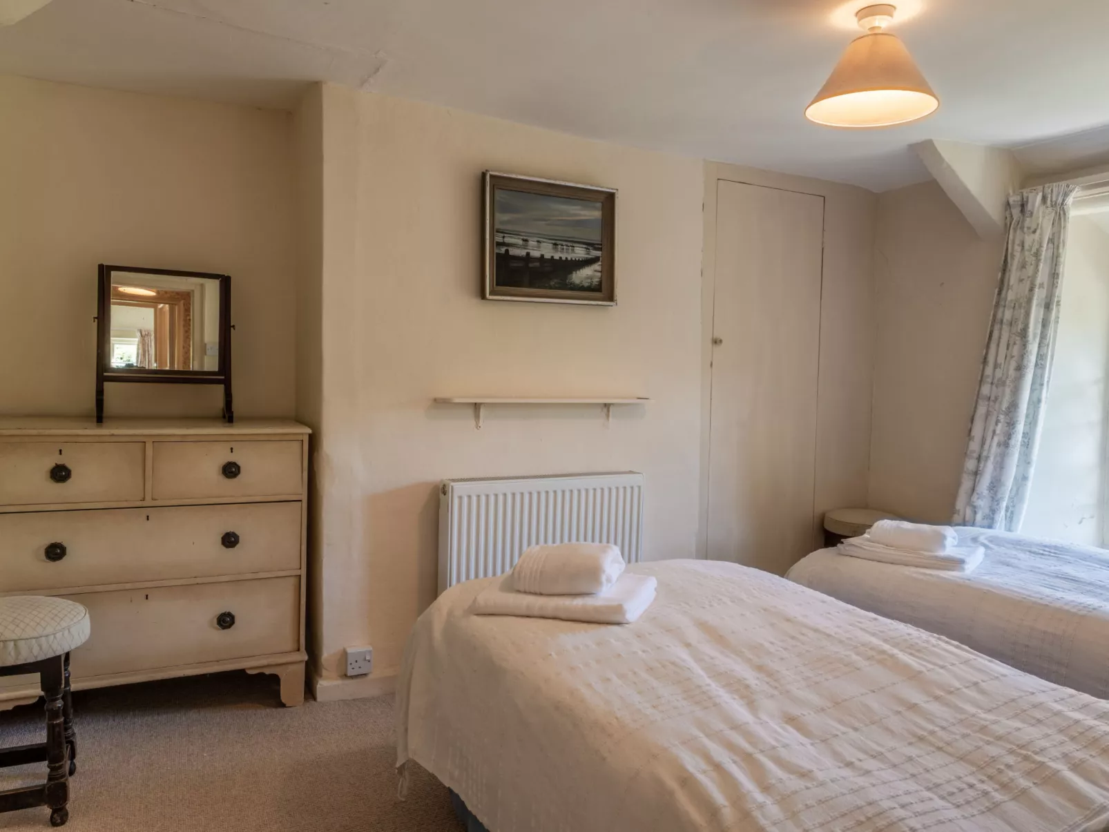 Valley Cottage-Dedans