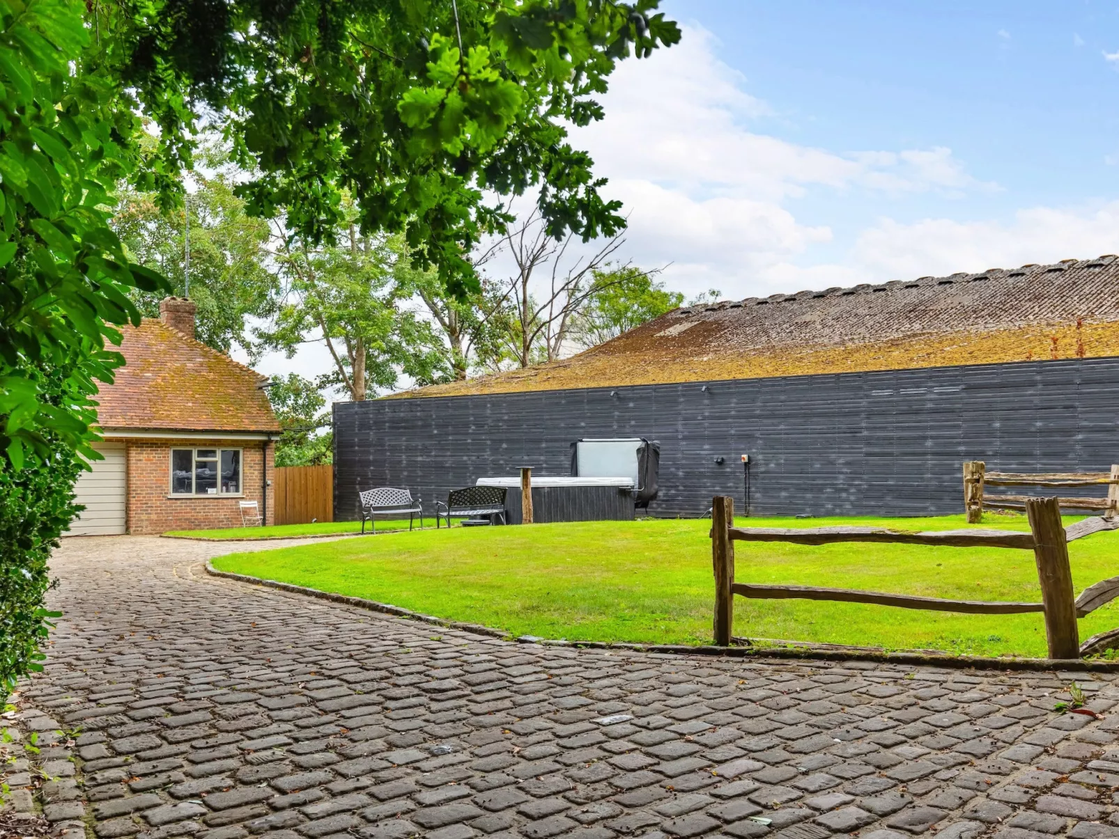 Sandhill Cottage with Hot Tub-Outside