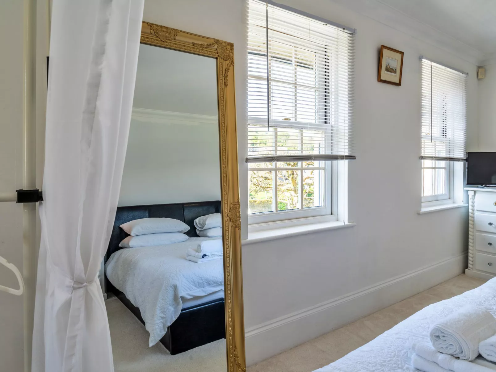 Nicely Tucked Away Cottage-Inside