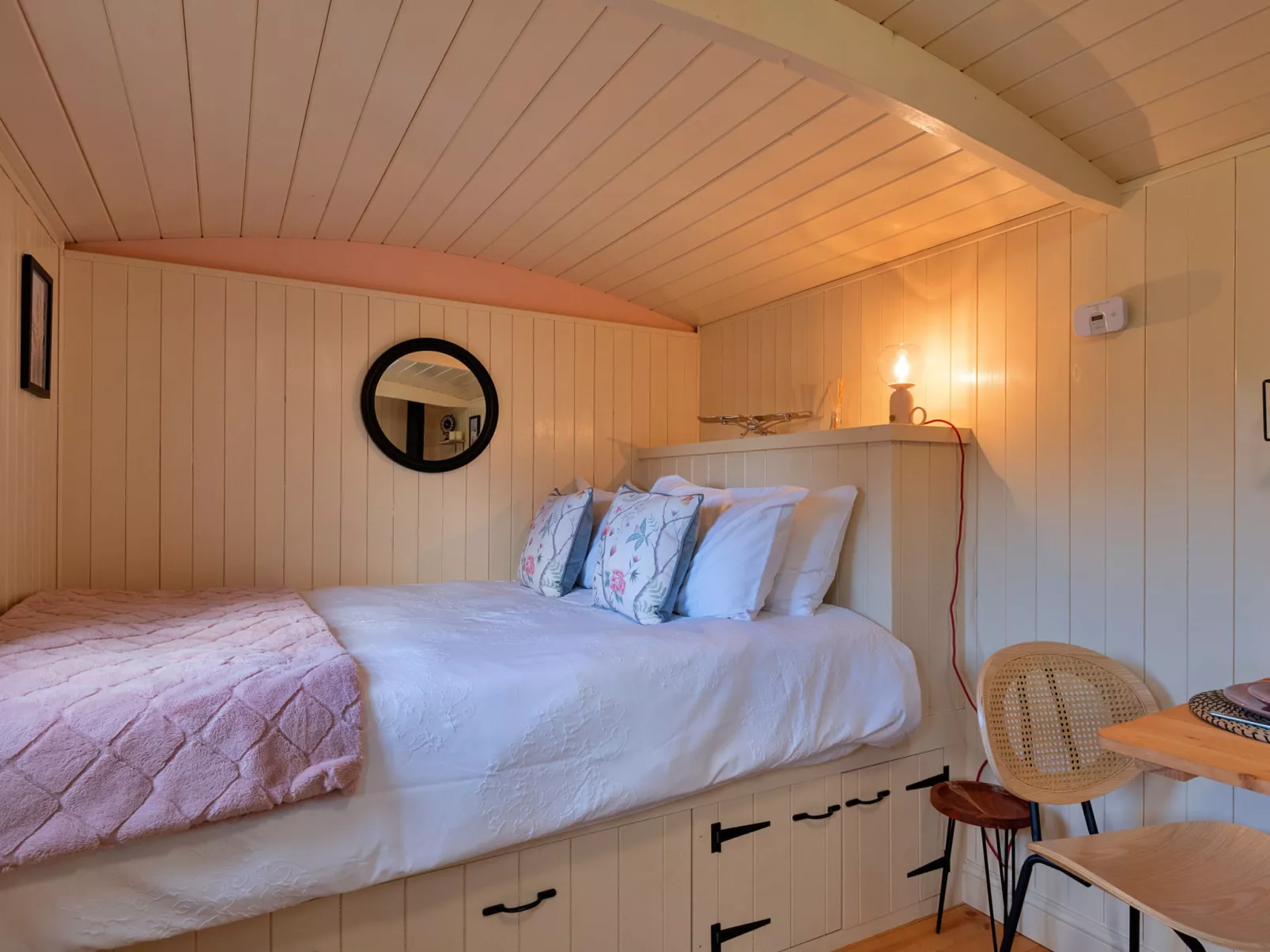 The Flower Hut-Dehors