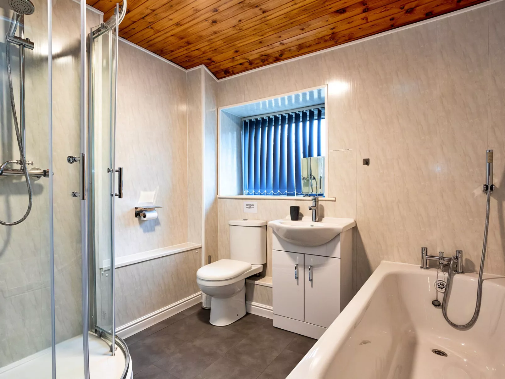 Woodstock Lodge-Dedans