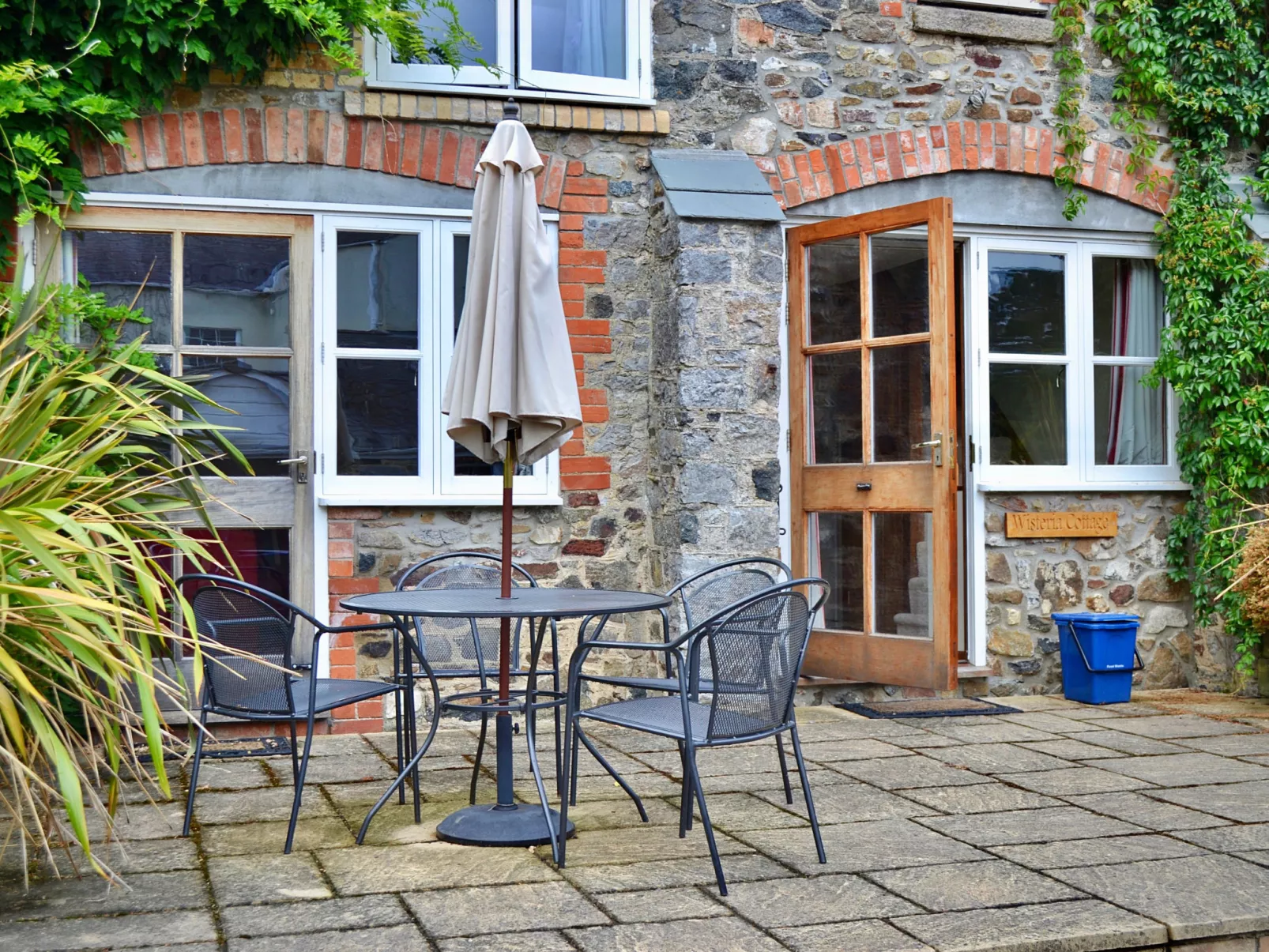 Little Dunley - Wisteria Cottage - Draußen