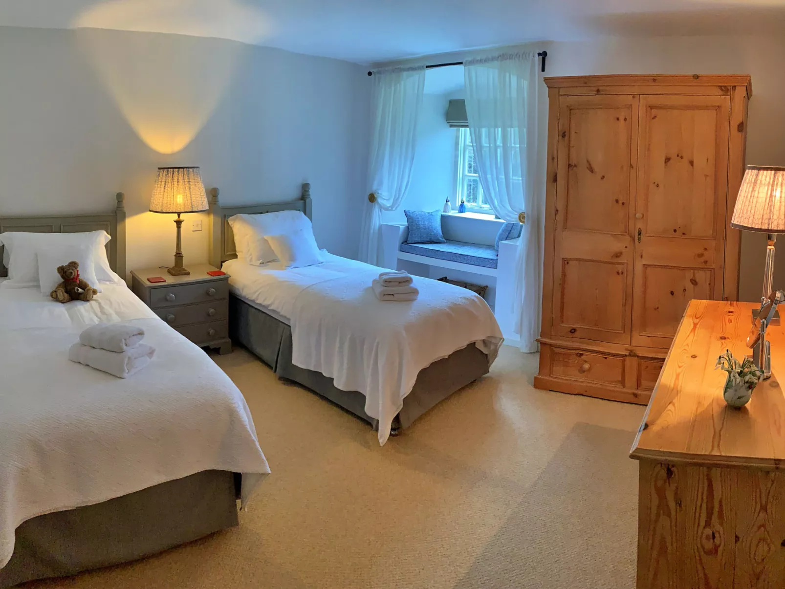 Ingleby Manor - South Front-Drinnen