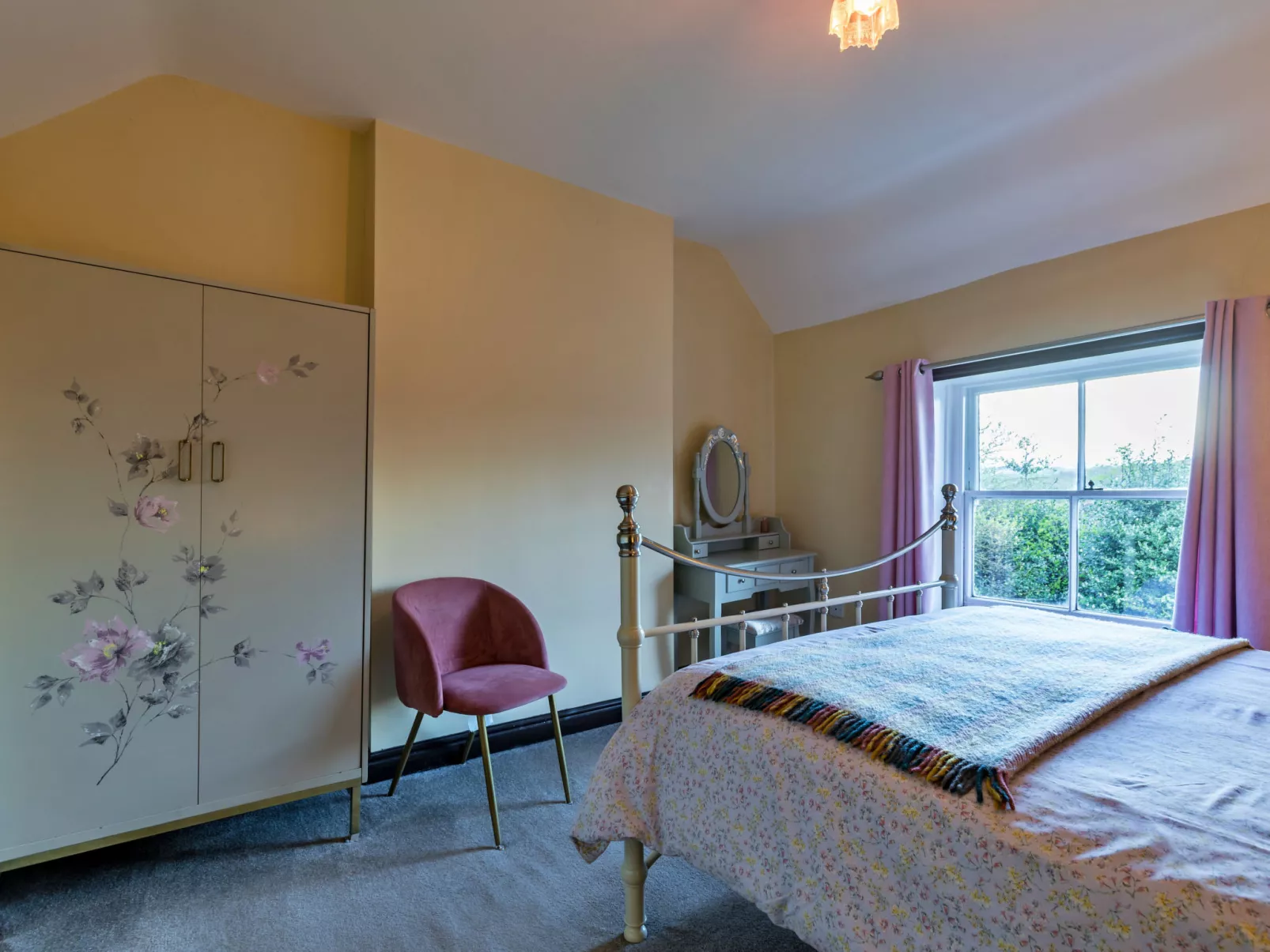 Spring Cottage-Dedans