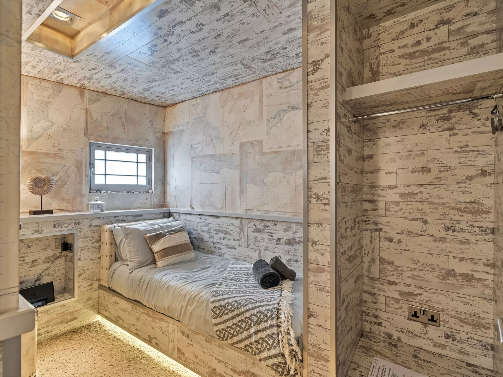 The Old Library-Drinnen