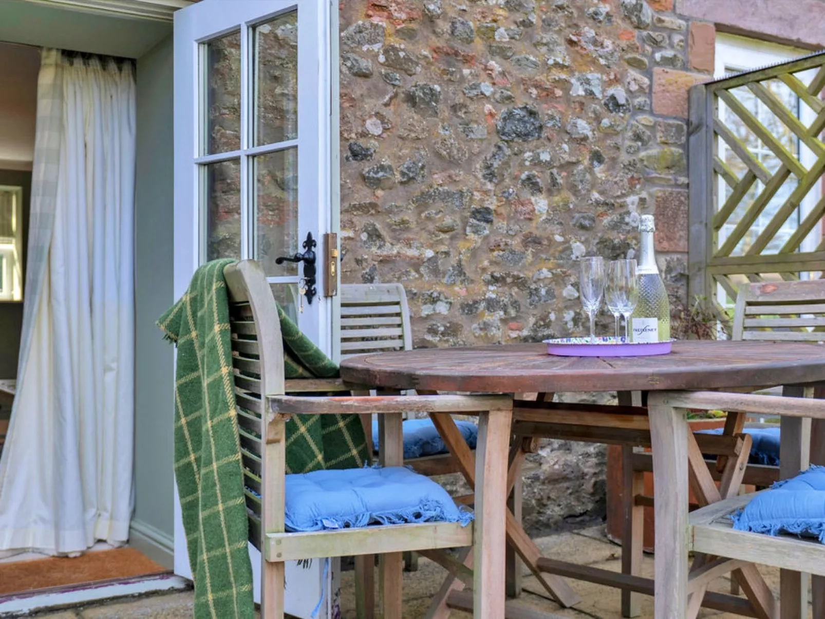 The Wheel House-Dehors