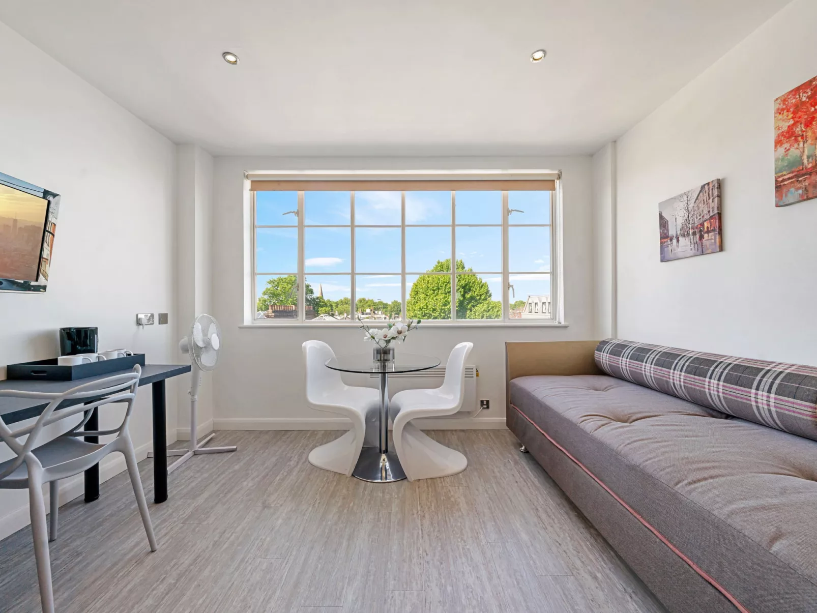 Roland House - Two Bedroom-Drinnen