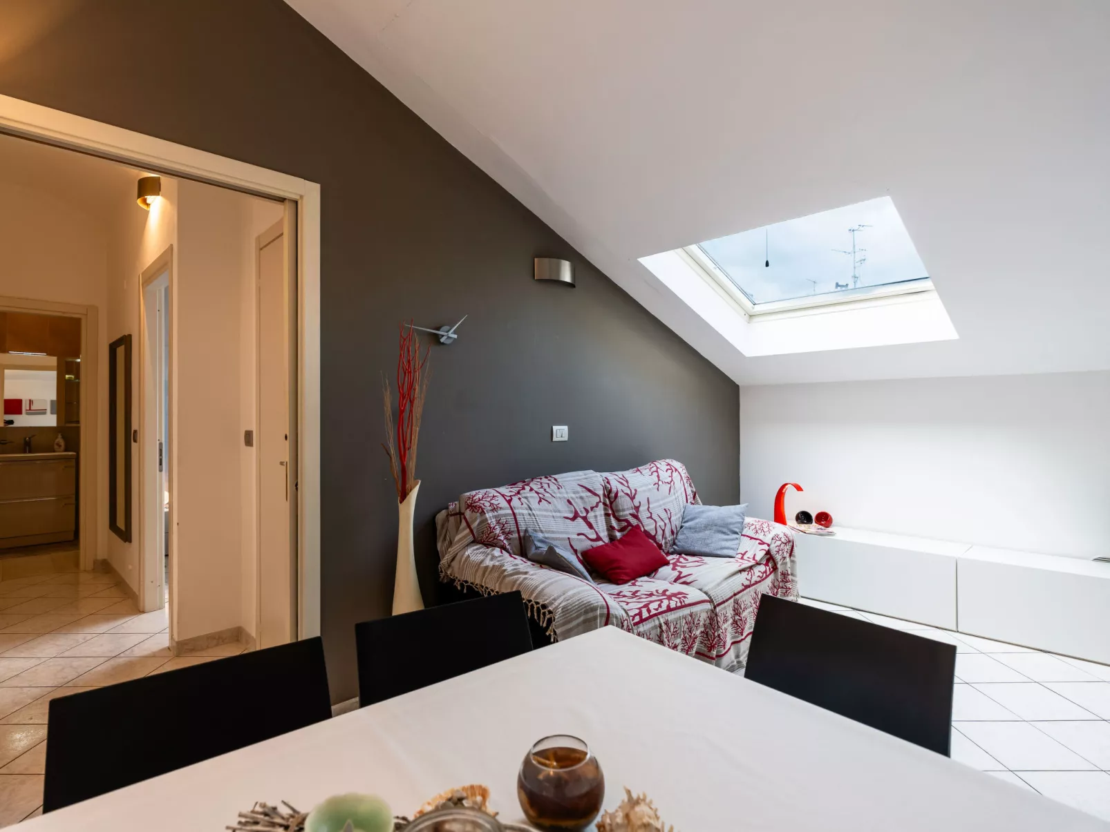 By Center and Sea-Drinnen