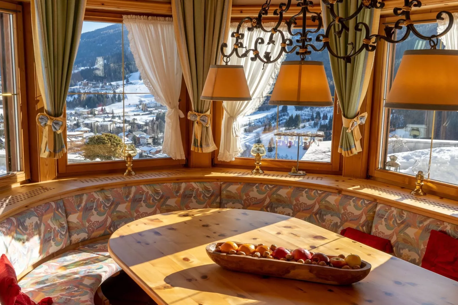 Bad Kleinkirchheim Lush and Spacious Villa with Indoor Pool and Wellness - Seven Bedroom Villa-Living room